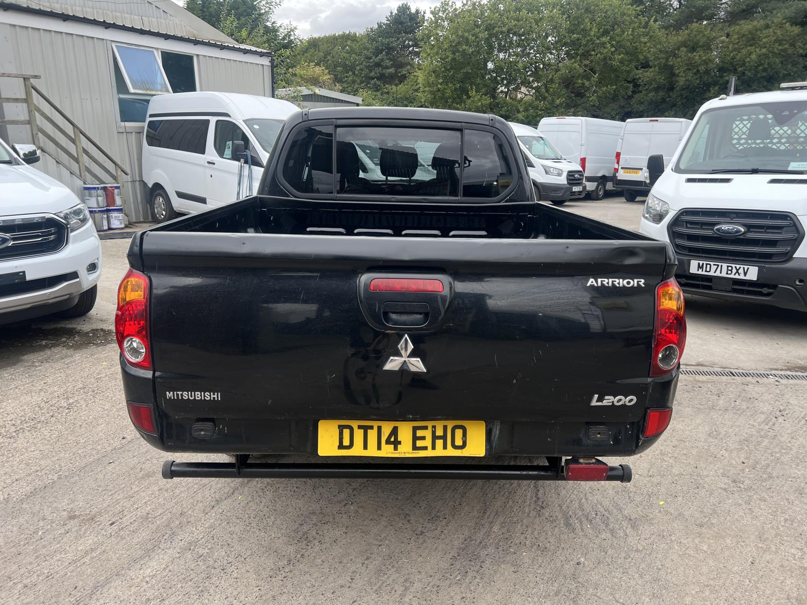 Mitsubishi L200 2.5 DI-D Warrior Pickup Double Cab 4dr Diesel Manual 4WD Euro 5 (LB) (175 ps)