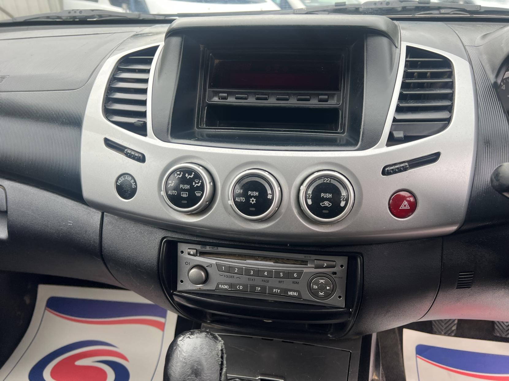 Mitsubishi L200 2.5 DI-D Warrior Pickup Double Cab 4dr Diesel Manual 4WD Euro 5 (LB) (175 ps)