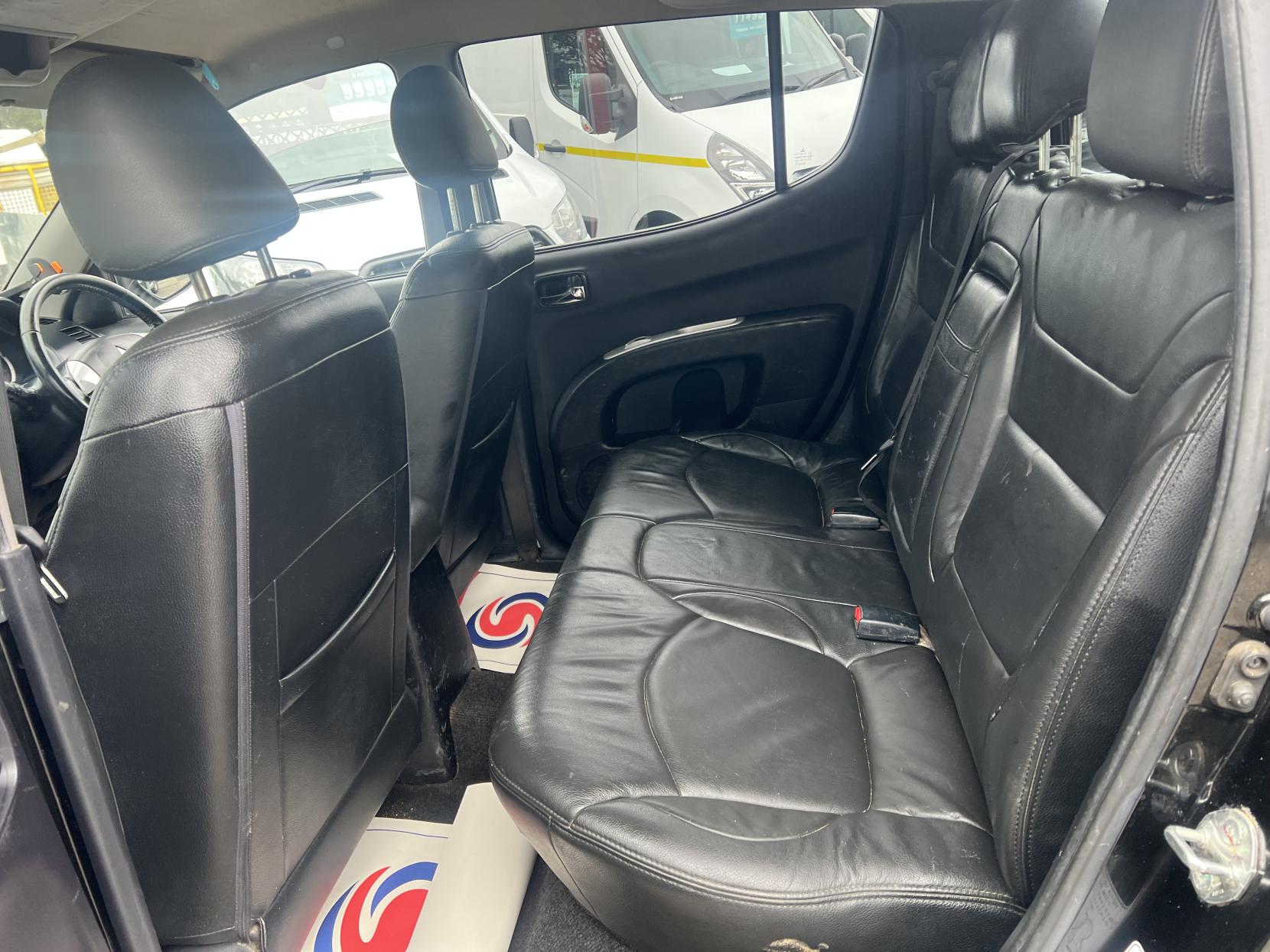 Mitsubishi L200 2.5 DI-D Warrior Pickup Double Cab 4dr Diesel Manual 4WD Euro 5 (LB) (175 ps)