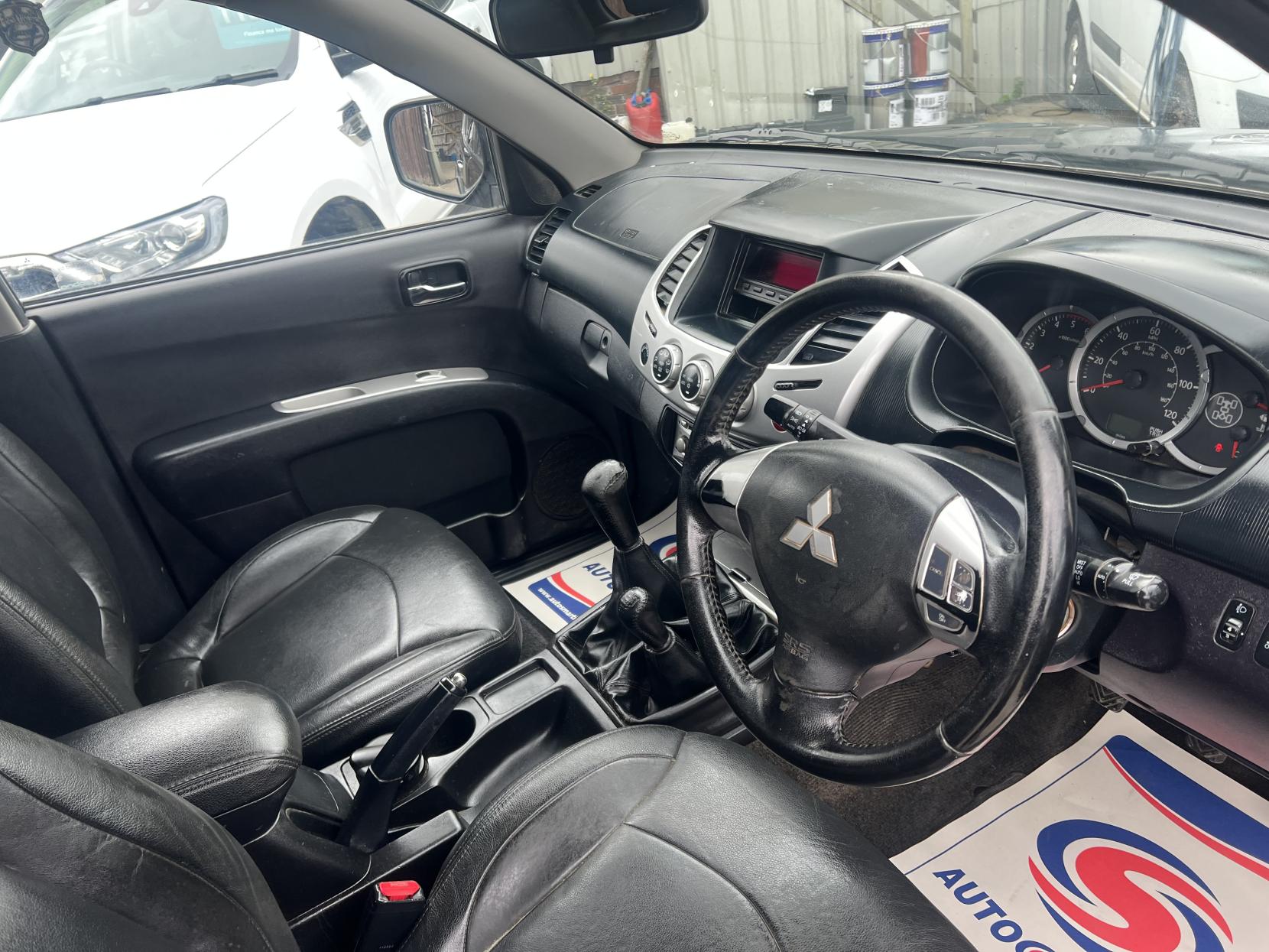 Mitsubishi L200 2.5 DI-D Warrior Pickup Double Cab 4dr Diesel Manual 4WD Euro 5 (LB) (175 ps)