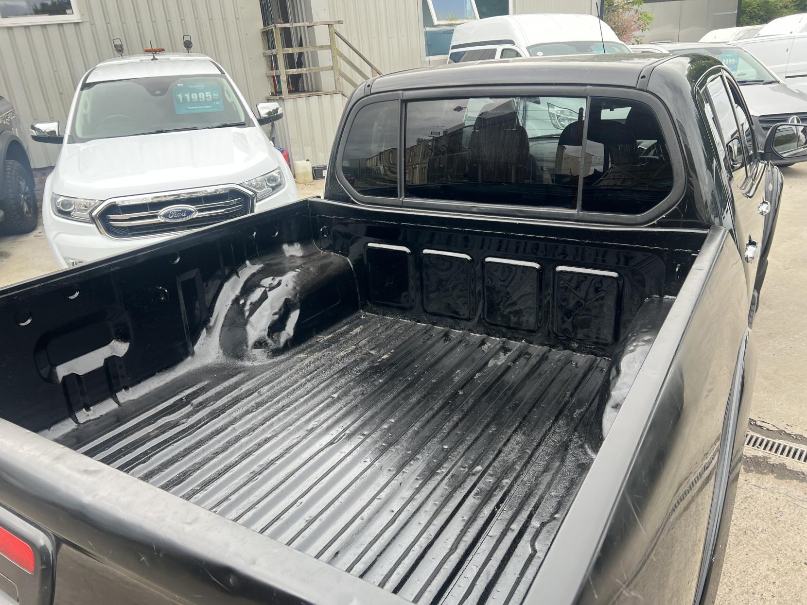 Mitsubishi L200 2.5 DI-D Warrior Pickup Double Cab 4dr Diesel Manual 4WD Euro 5 (LB) (175 ps)