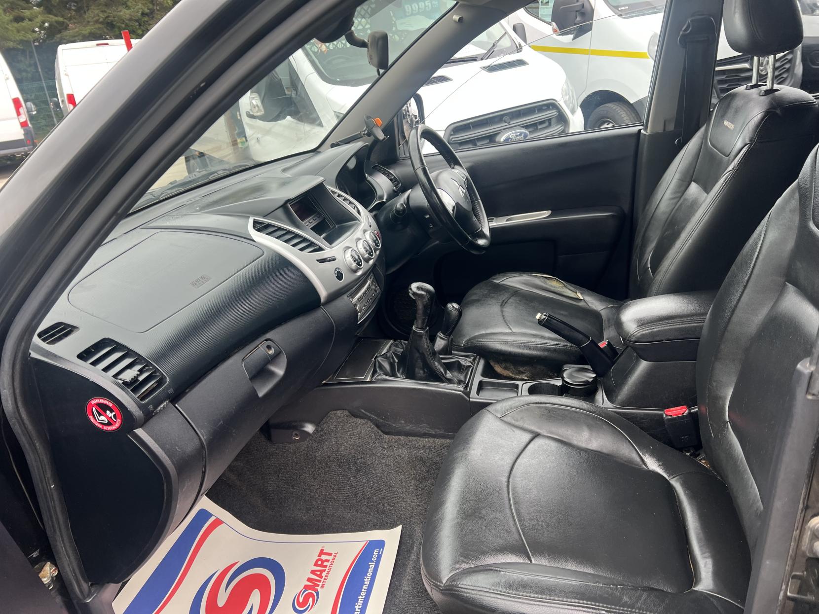 Mitsubishi L200 2.5 DI-D Warrior Pickup Double Cab 4dr Diesel Manual 4WD Euro 5 (LB) (175 ps)