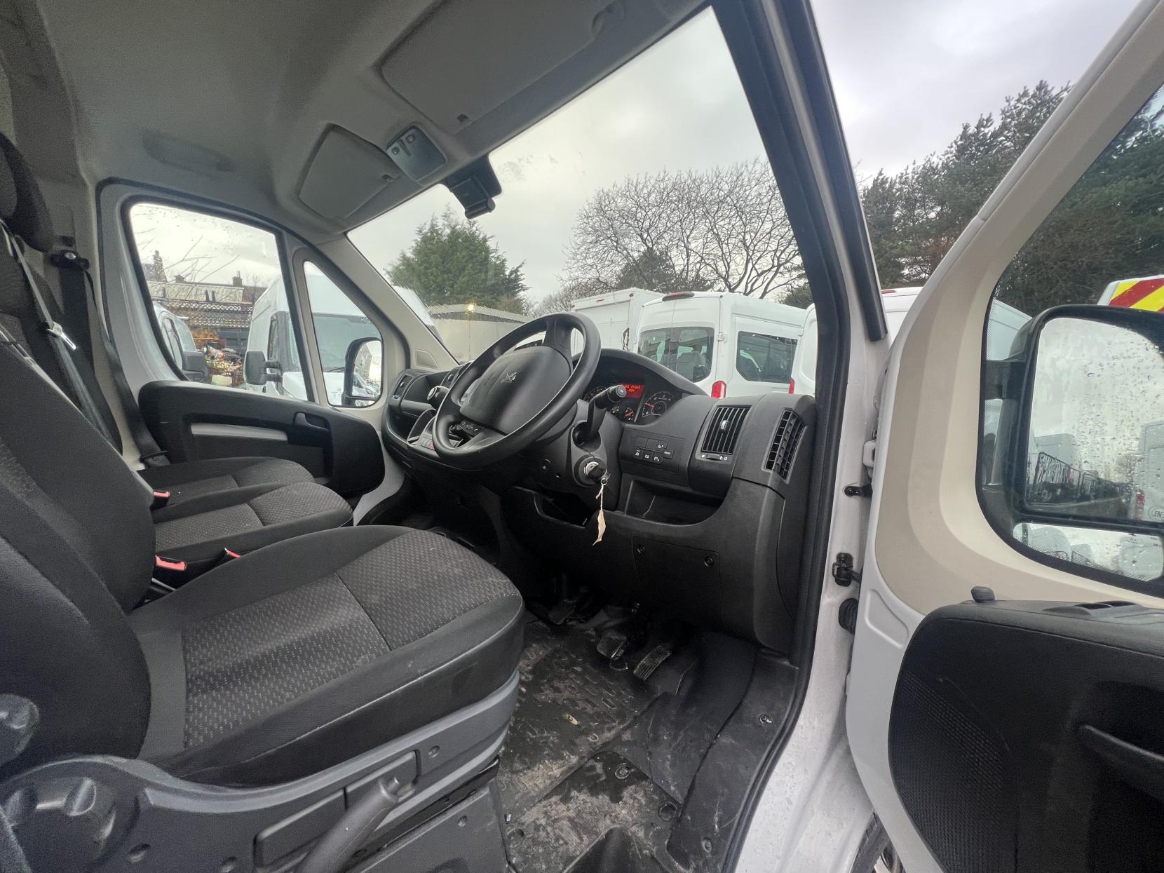 Peugeot Boxer 2.2 BlueHDi 335 Professional Premium + Panel Van 5dr Diesel Manual L3 H2 Euro 6 (s/s) (140 ps)