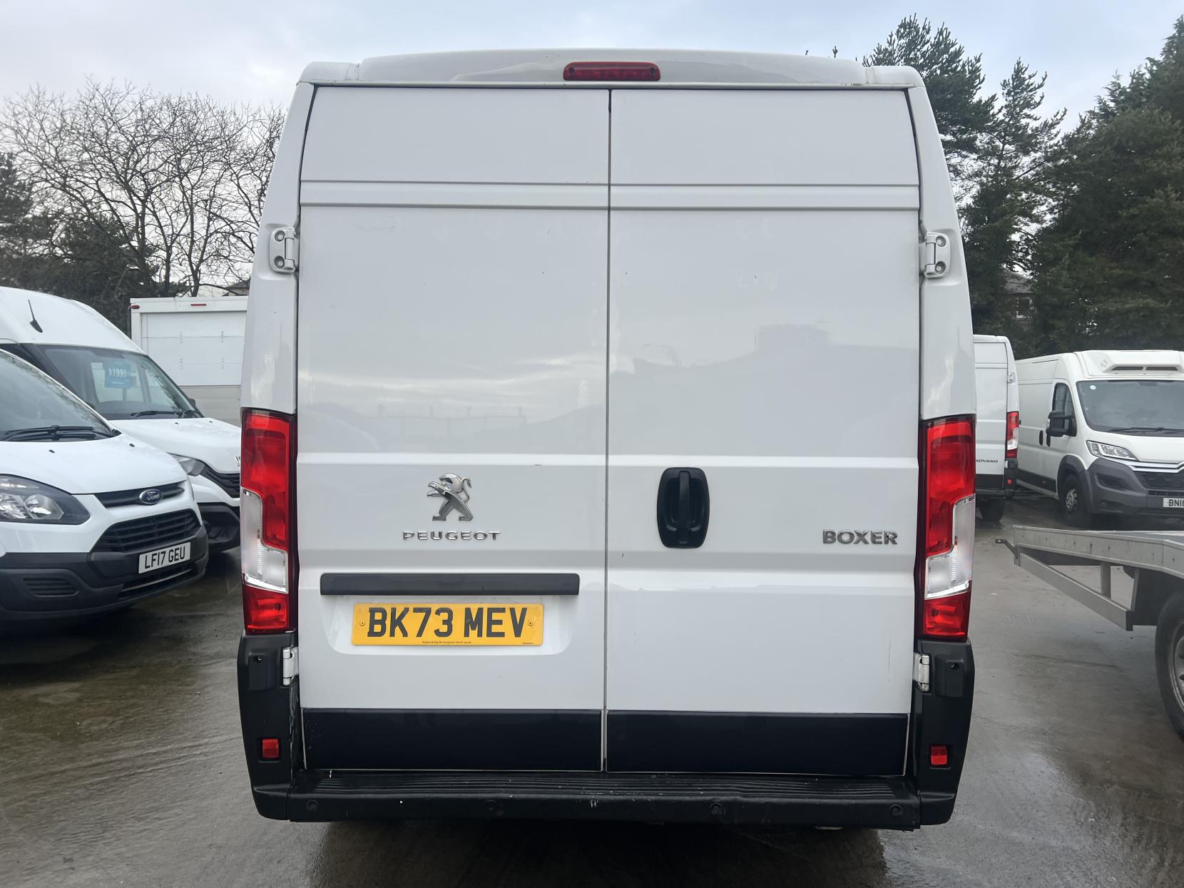 Peugeot Boxer 2.2 BlueHDi 335 Professional Premium + Panel Van 5dr Diesel Manual L3 H2 Euro 6 (s/s) (140 ps)
