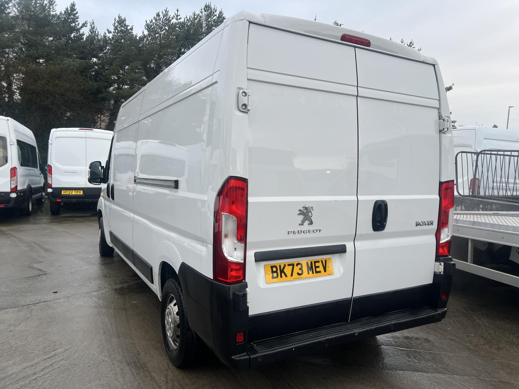 Peugeot Boxer 2.2 BlueHDi 335 Professional Premium + Panel Van 5dr Diesel Manual L3 H2 Euro 6 (s/s) (140 ps)
