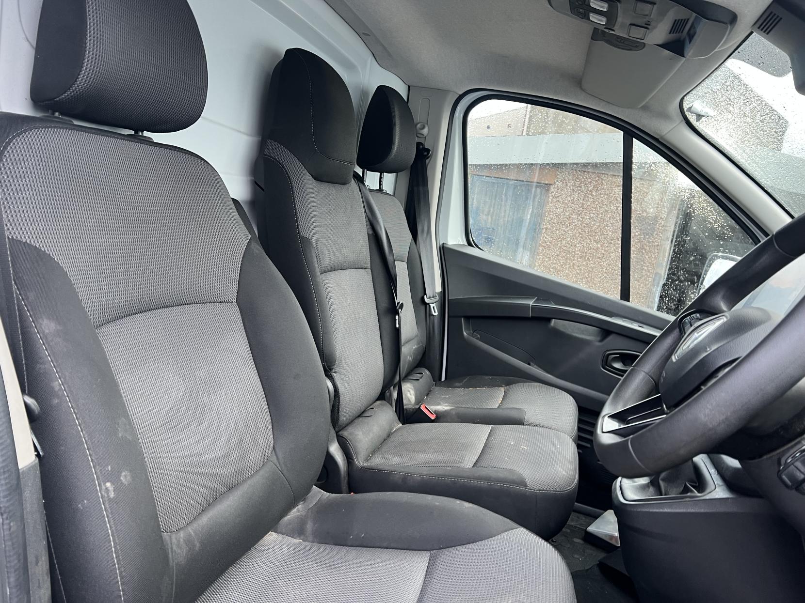 Renault Trafic 2.0 dCi Blue SL28 Business+ Panel Van 5dr Diesel Manual L1 H1 Euro 6 (s/s) (130 ps)