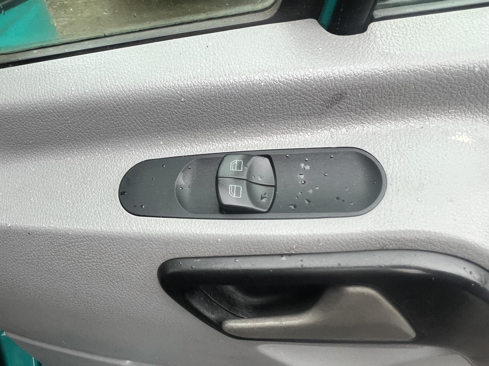 Volkswagen Crafter 2.5 BlueTDi CR35 Tipper Double Cab 4dr Diesel Manual RWD L3 (107 bhp)