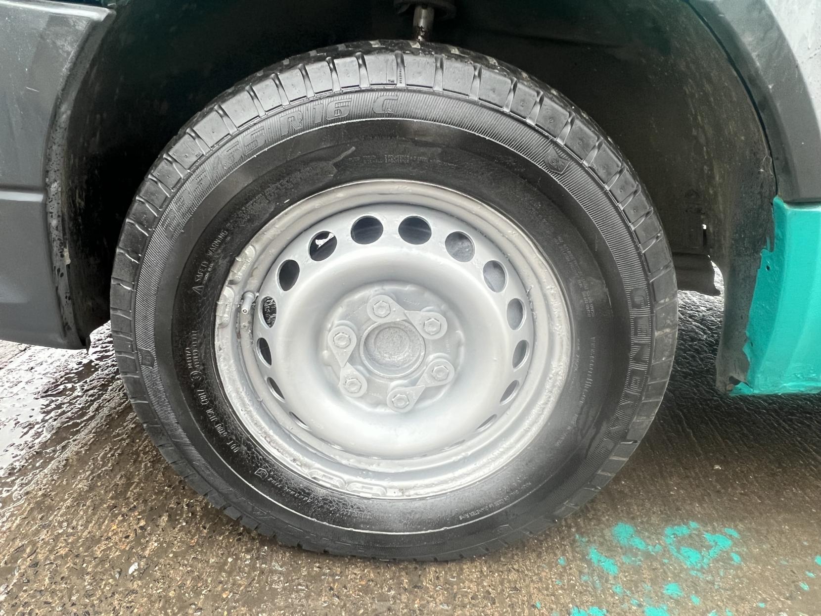 Volkswagen Crafter 2.5 BlueTDi CR35 Tipper Double Cab 4dr Diesel Manual RWD L3 (107 bhp)