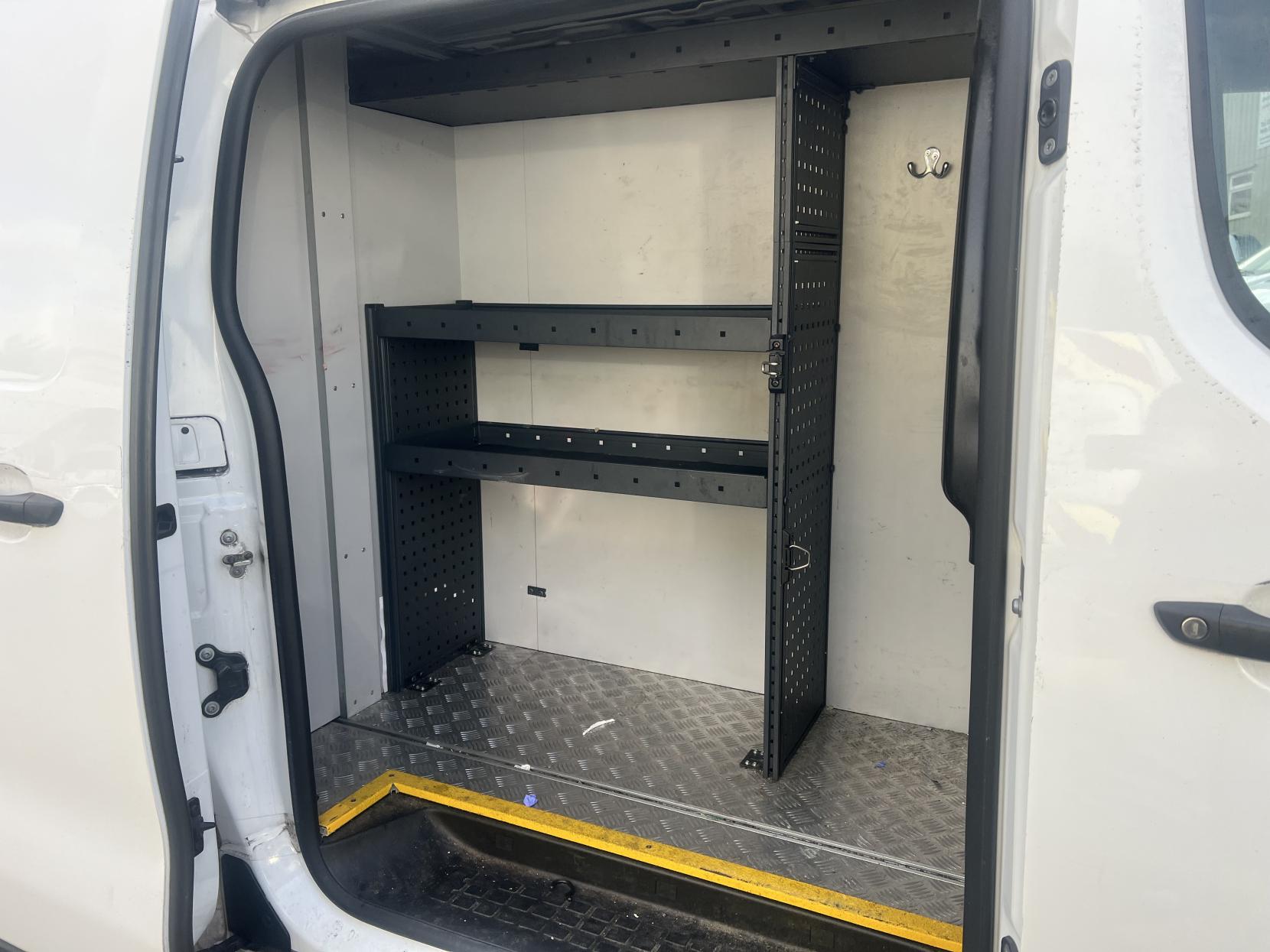 Peugeot Expert 2.0 BlueHDi 1400 Professional Standard Panel Van 6dr Diesel Manual MWB Euro 6 (s/s) (120 ps)