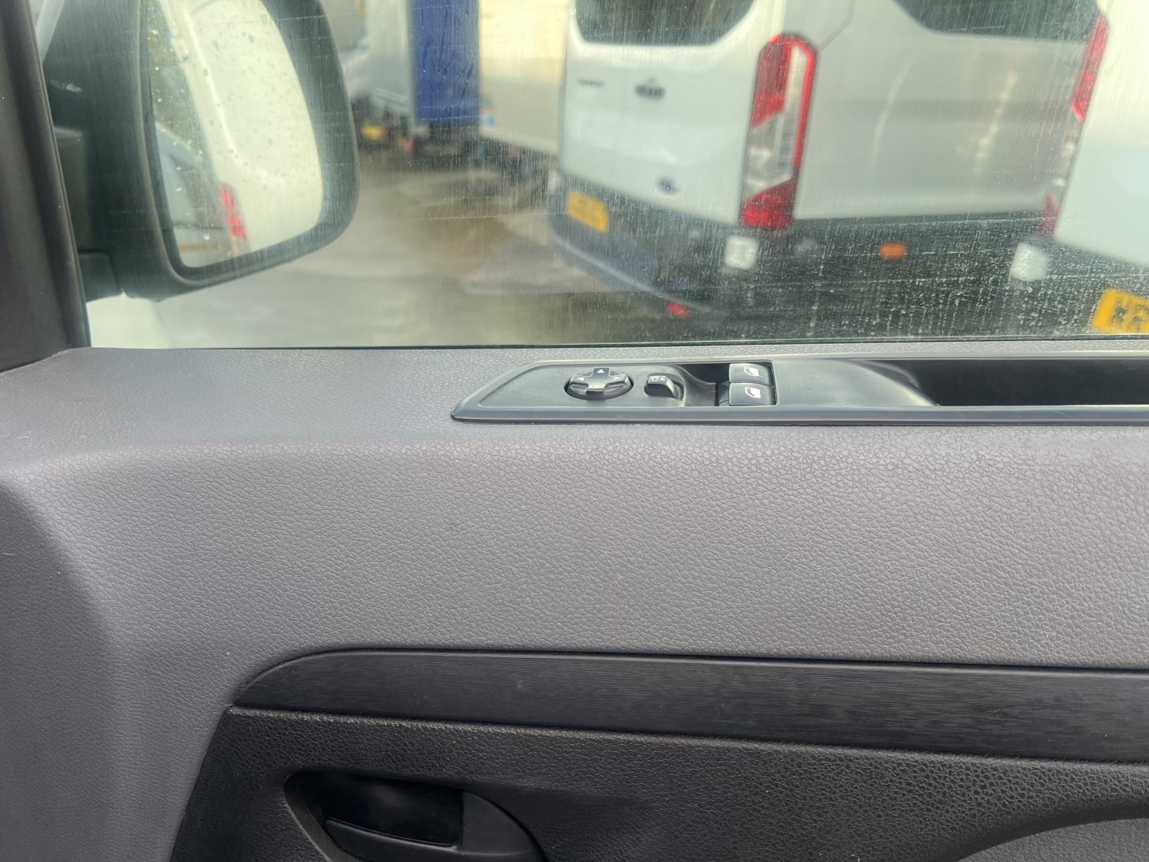 Peugeot Expert 2.0 BlueHDi 1400 Professional Standard Panel Van 6dr Diesel Manual MWB Euro 6 (s/s) (120 ps)