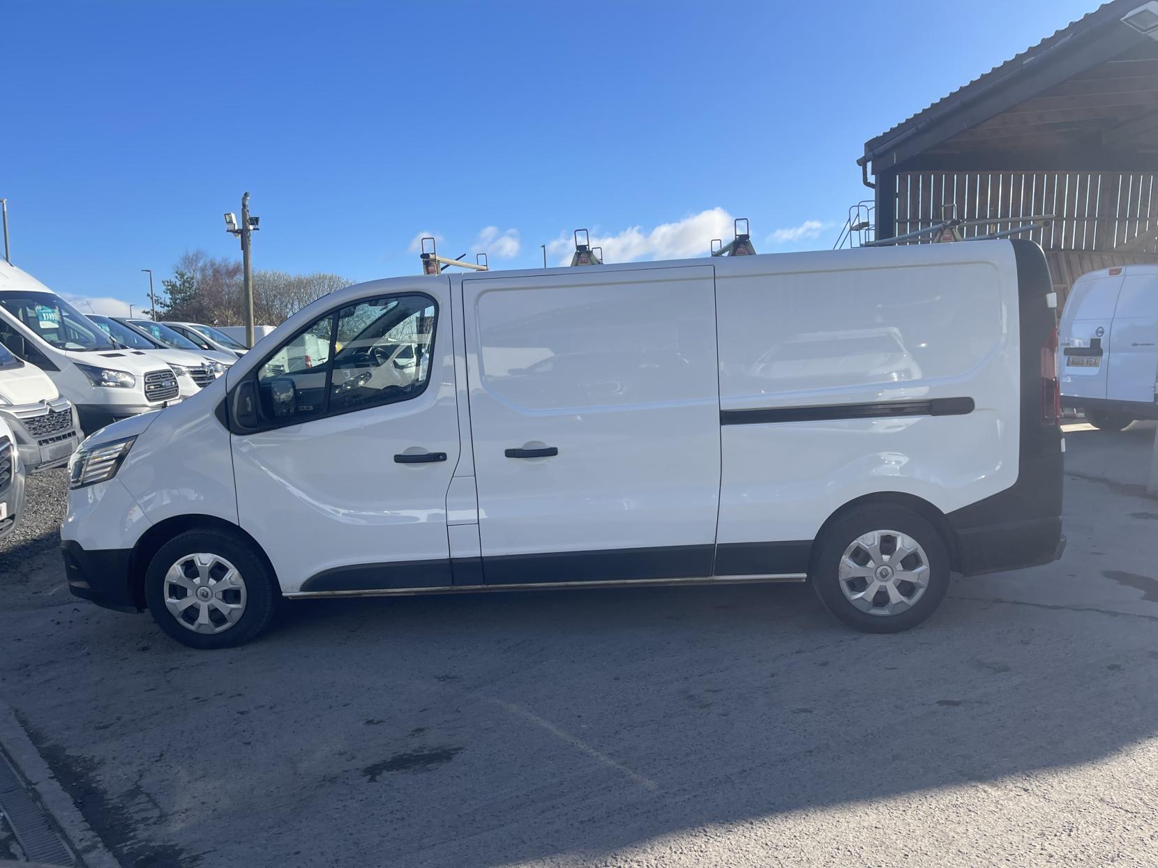 Renault Trafic 2.0 dCi Blue LL30 Business Panel Van 5dr Diesel Manual L2 H1 Euro 6 (s/s) (130 ps)