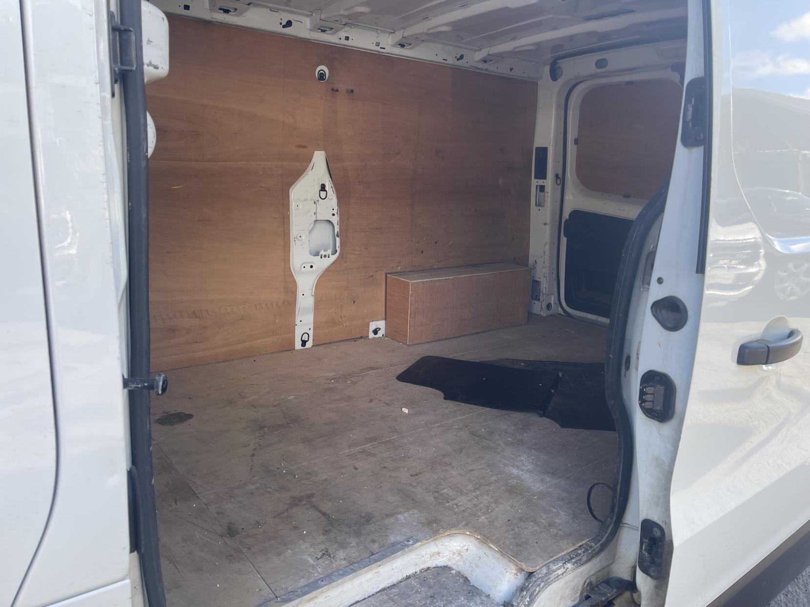 Renault Trafic 2.0 dCi Blue LL30 Business Panel Van 5dr Diesel Manual L2 H1 Euro 6 (s/s) (130 ps)