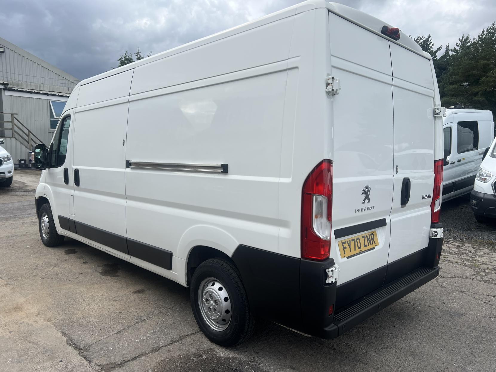 Peugeot Boxer 2.2 BlueHDi 335 Professional Panel Van 5dr Diesel Manual L3 H2 Euro 6 (s/s) (140 ps)