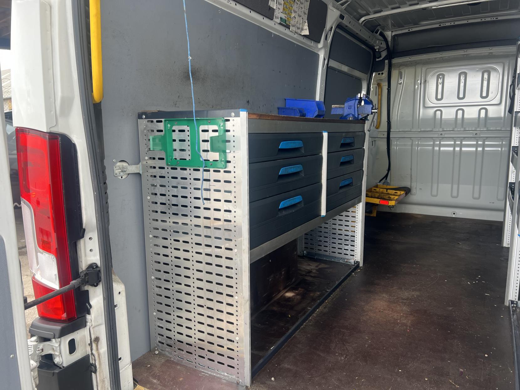 Peugeot Boxer 2.2 BlueHDi 335 Professional Panel Van 5dr Diesel Manual L3 H2 Euro 6 (s/s) (140 ps)