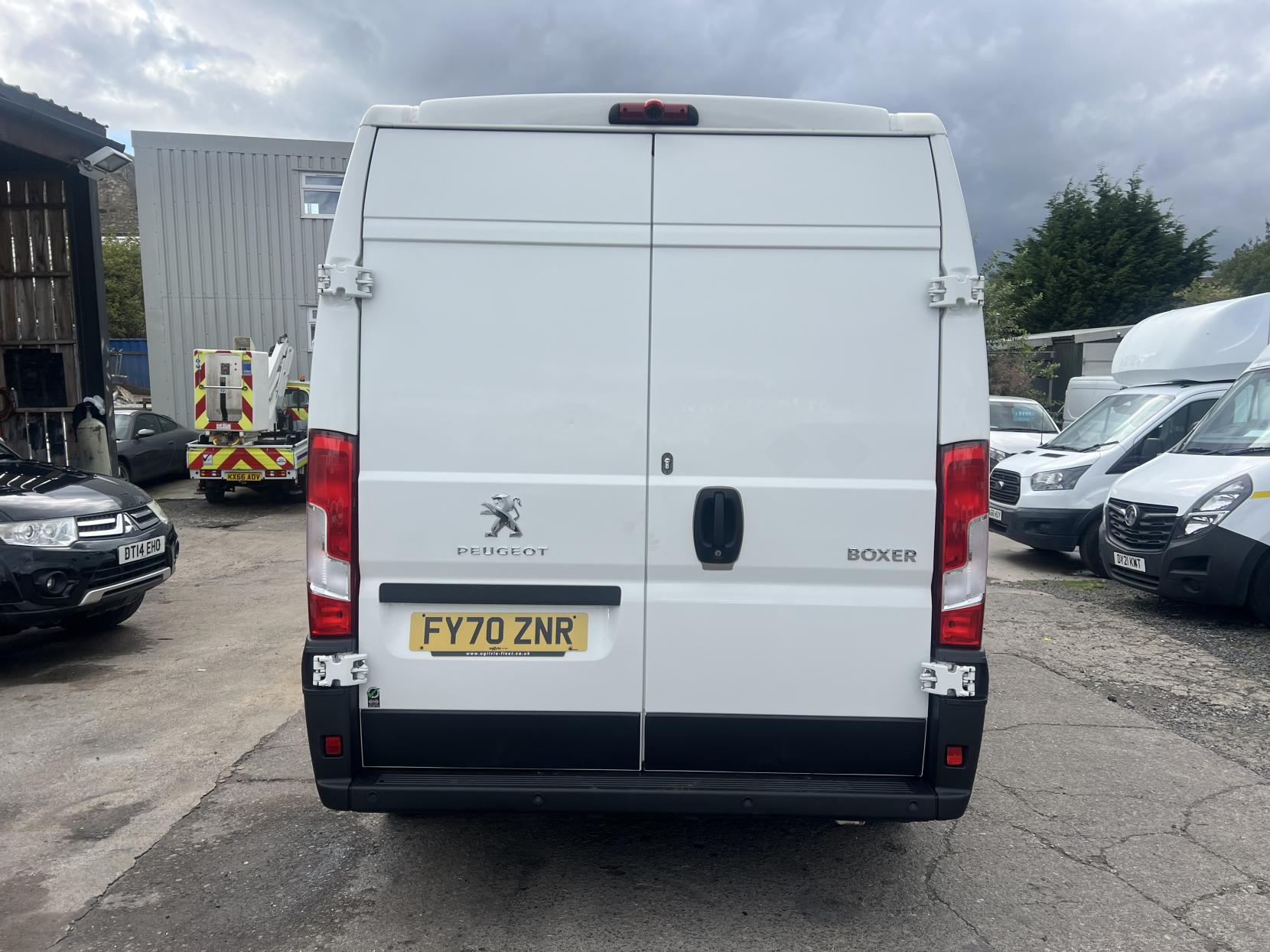 Peugeot Boxer 2.2 BlueHDi 335 Professional Panel Van 5dr Diesel Manual L3 H2 Euro 6 (s/s) (140 ps)