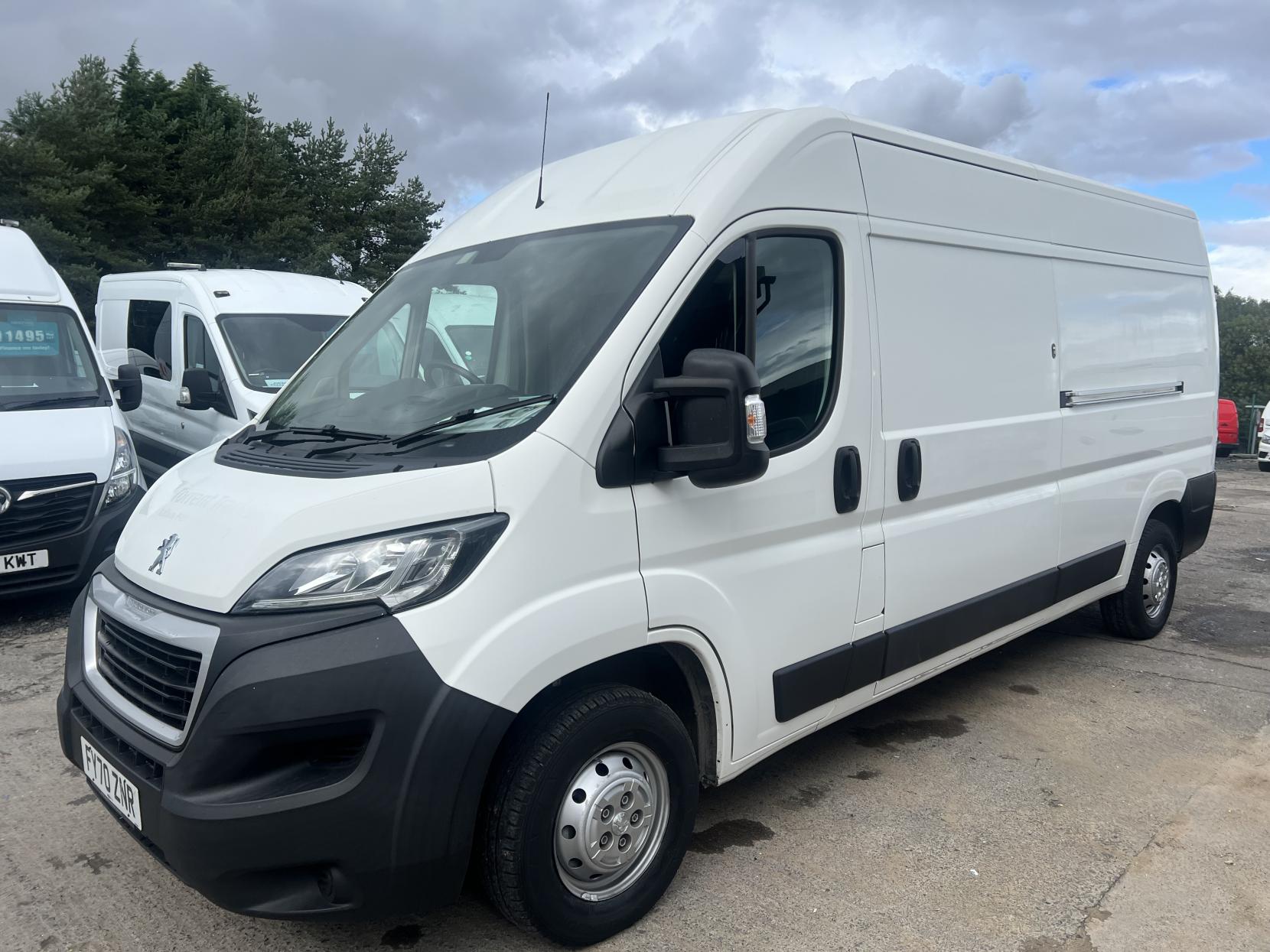Peugeot Boxer 2.2 BlueHDi 335 Professional Panel Van 5dr Diesel Manual L3 H2 Euro 6 (s/s) (140 ps)