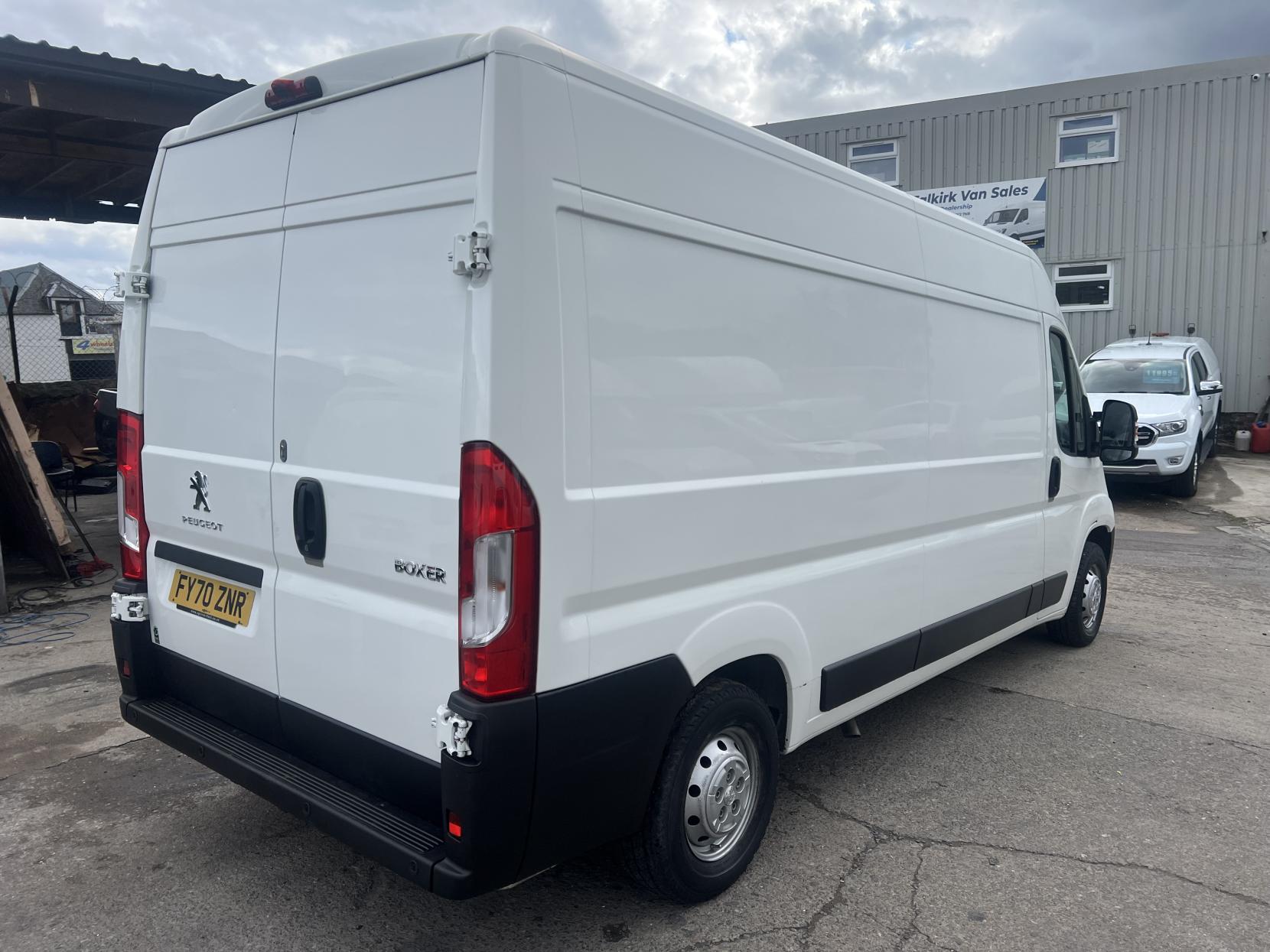 Peugeot Boxer 2.2 BlueHDi 335 Professional Panel Van 5dr Diesel Manual L3 H2 Euro 6 (s/s) (140 ps)