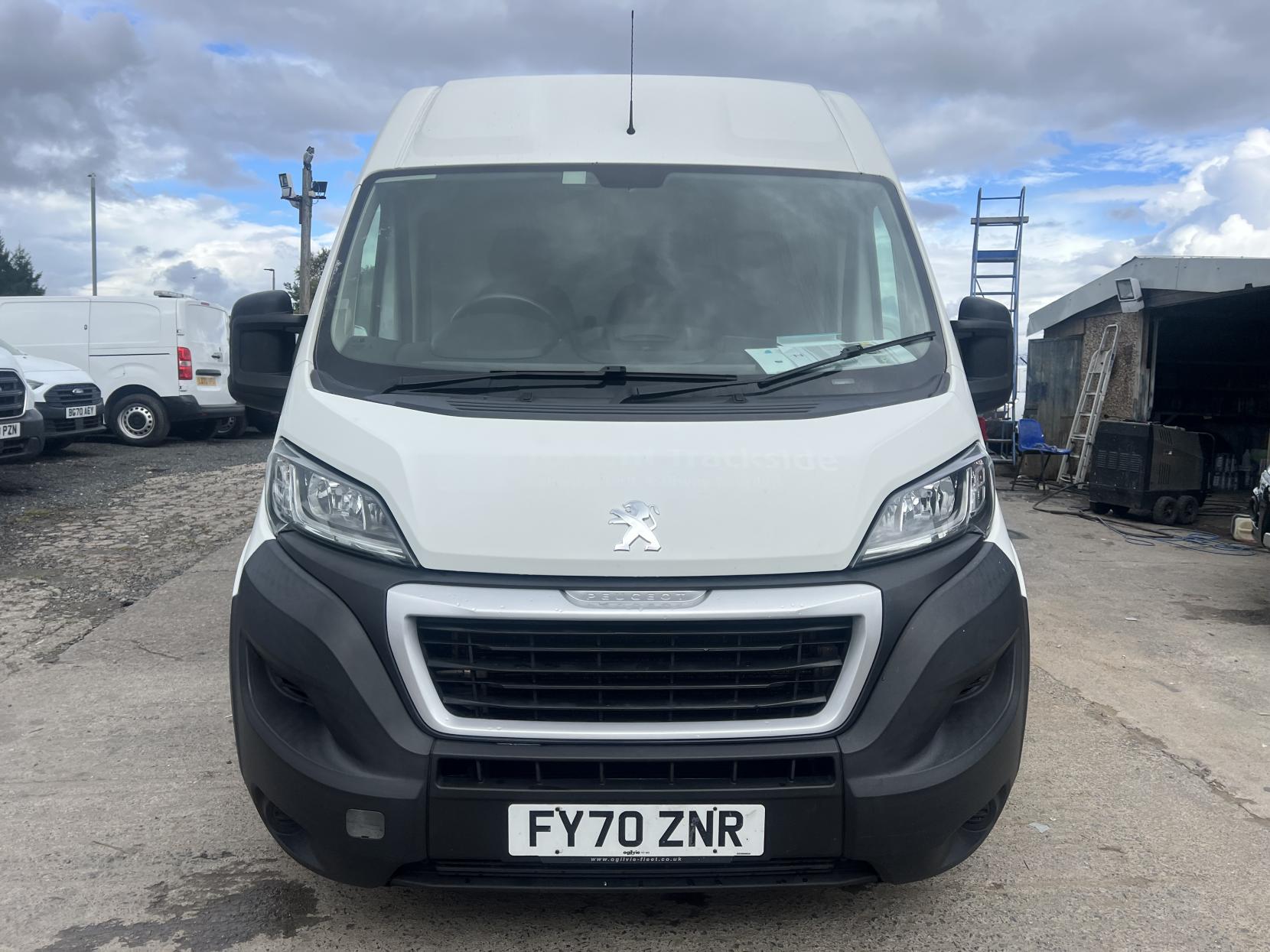 Peugeot Boxer 2.2 BlueHDi 335 Professional Panel Van 5dr Diesel Manual L3 H2 Euro 6 (s/s) (140 ps)