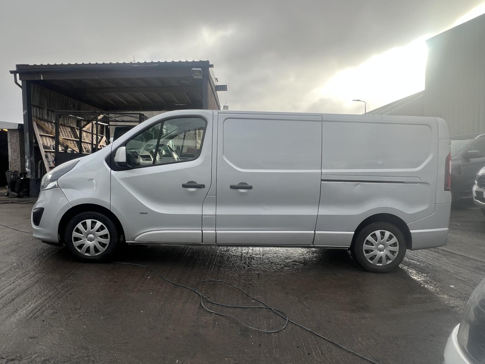 Vauxhall Vivaro 1.6 CDTi 2900 BiTurbo Sportive Panel Van 5dr Diesel Manual L2 H1 Euro 6 (s/s) (125 ps)