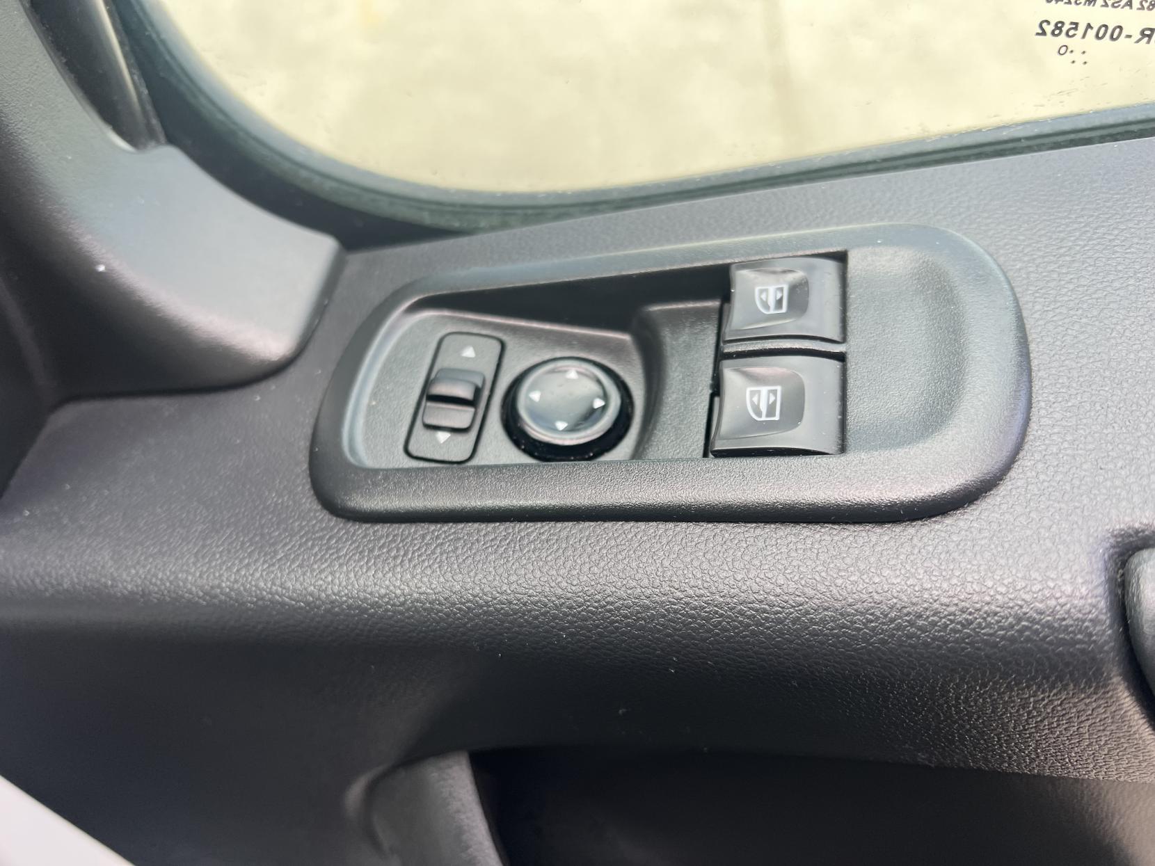 Renault Master 2.3 dCi 35 Business Panel Van 4dr Diesel Manual FWD MWB Medium Roof Euro 6 (135 ps)