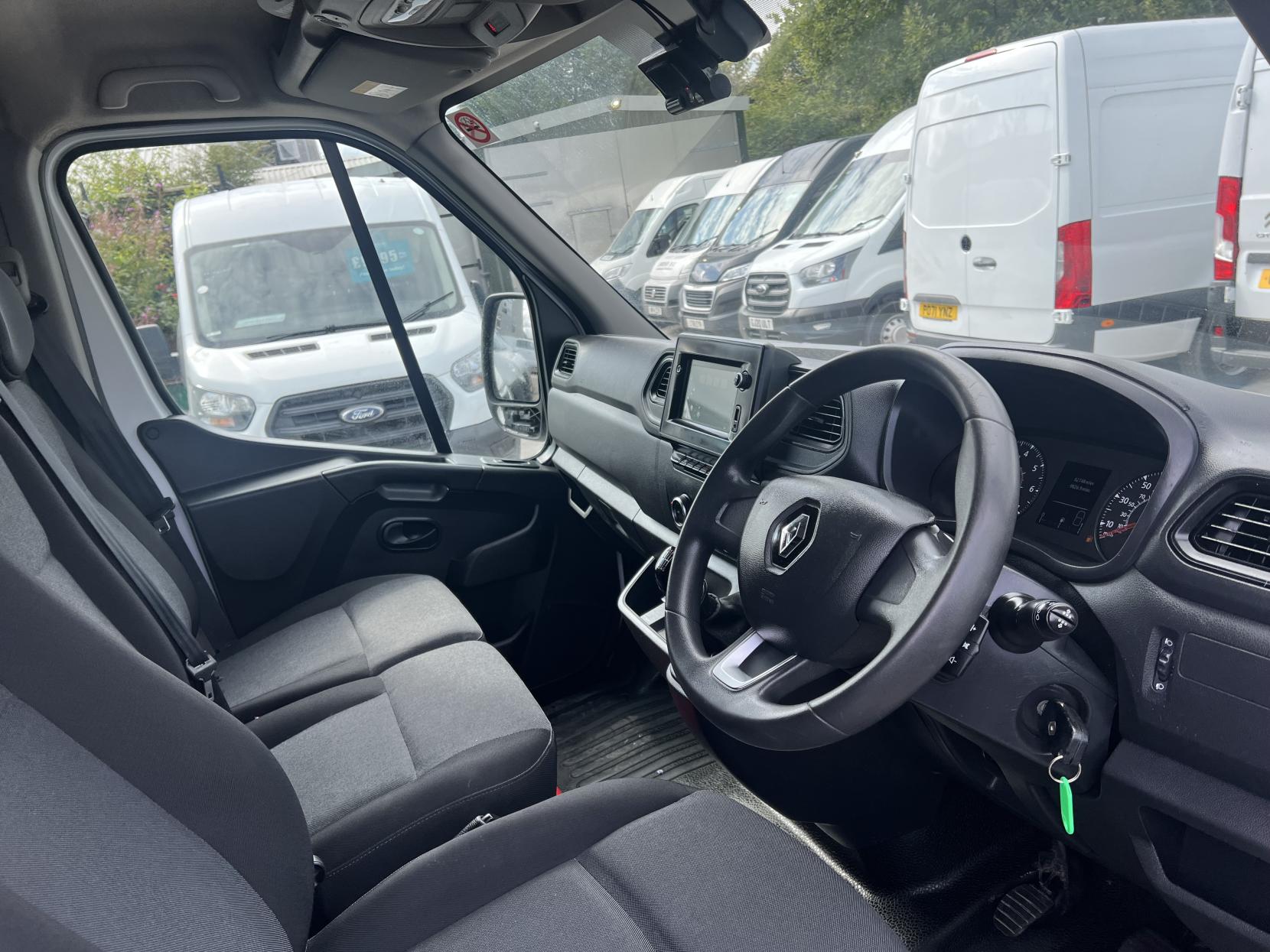 Renault Master 2.3 dCi 35 Business Panel Van 4dr Diesel Manual FWD MWB Medium Roof Euro 6 (135 ps)