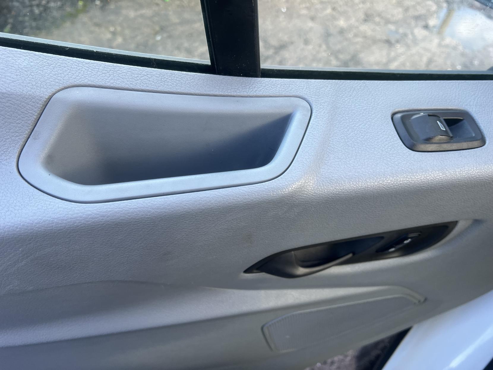 Ford Transit 2.0 350 EcoBlue Chassis Cab 2dr Diesel Manual FWD L3 H1 Euro 6 (170 ps)