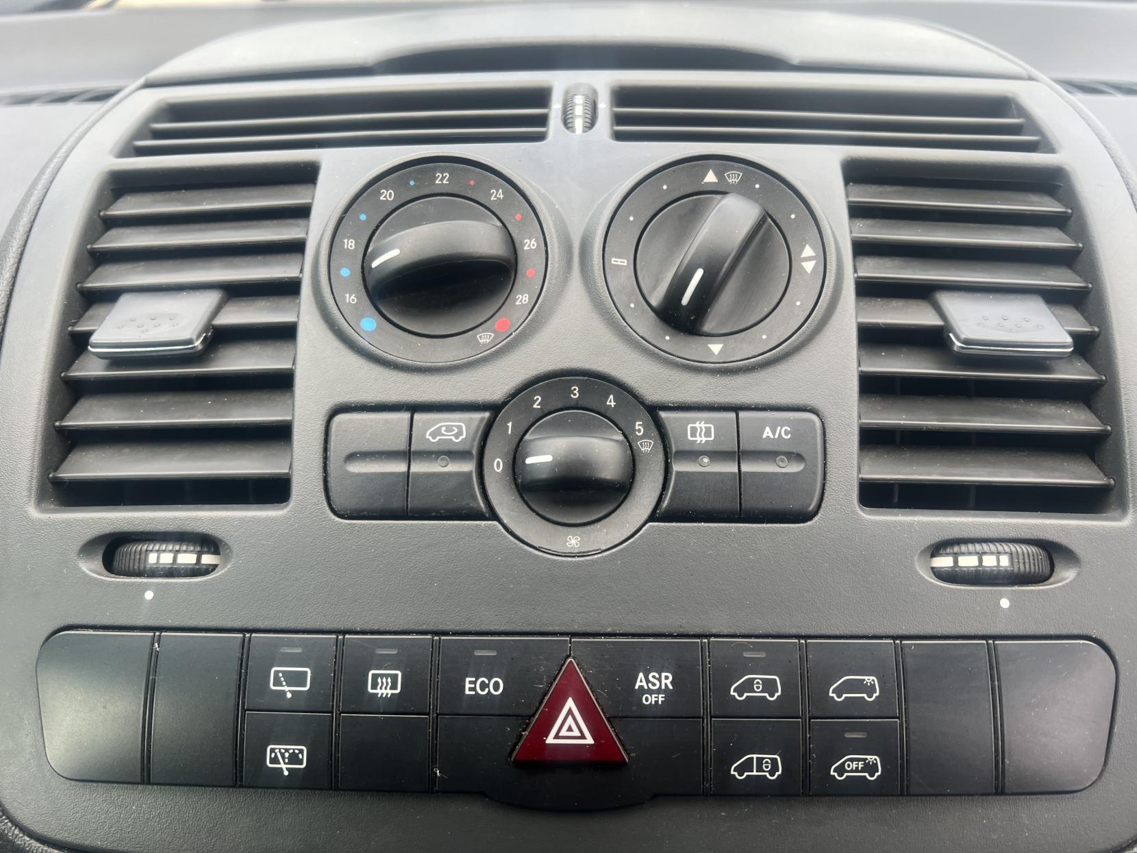 Mercedes-Benz Vito 2.1 113 CDi Dualiner Minibus 5dr Diesel Manual L1 (182 g/km, 136 bhp)