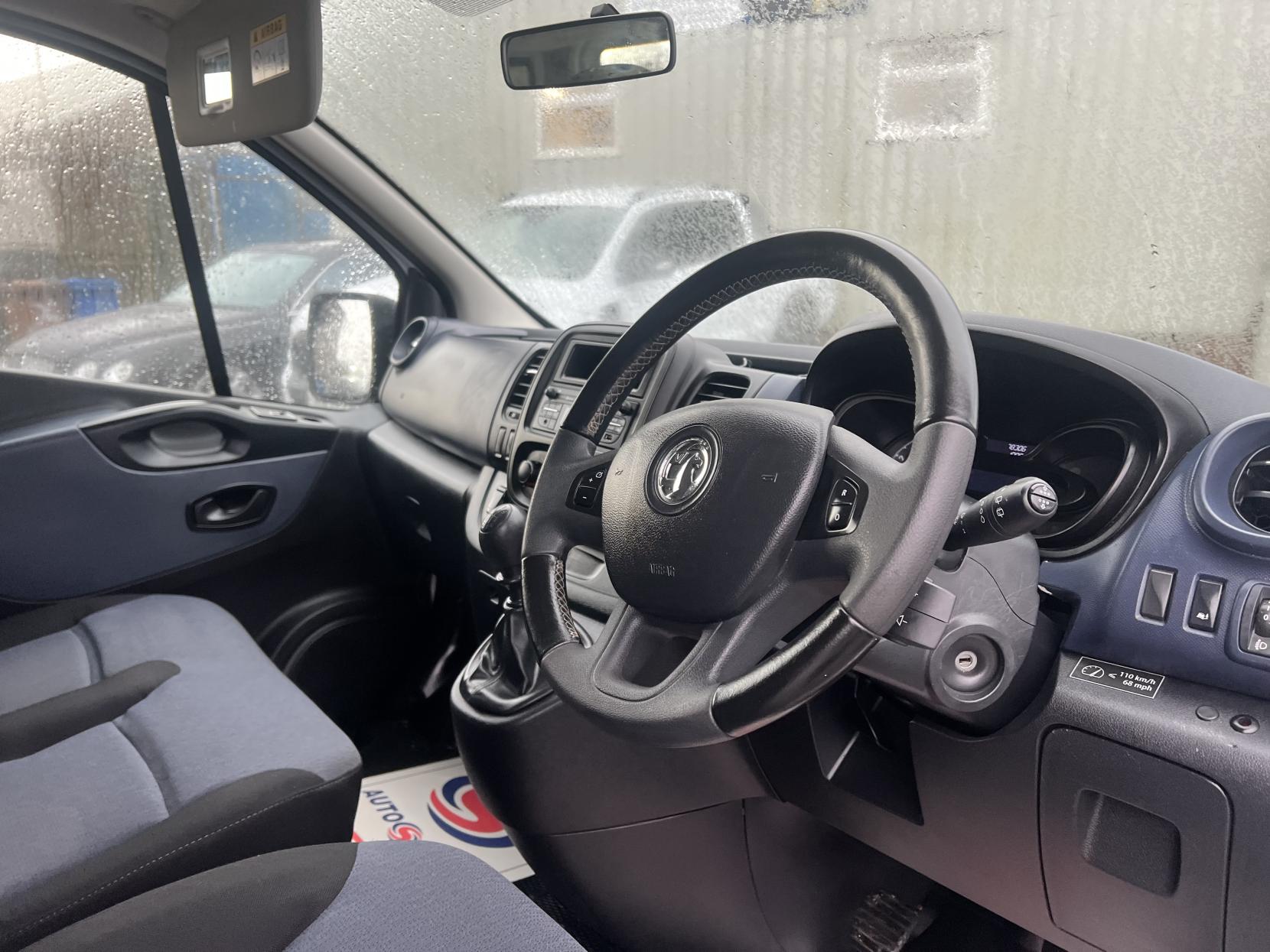 Vauxhall Vivaro 1.6 CDTi 2900 BiTurbo ecoFLEX Combi Van Double Cab 5dr Diesel Manual L2 H1 Euro 6 (s/s) (9 Seat) (95 ps)