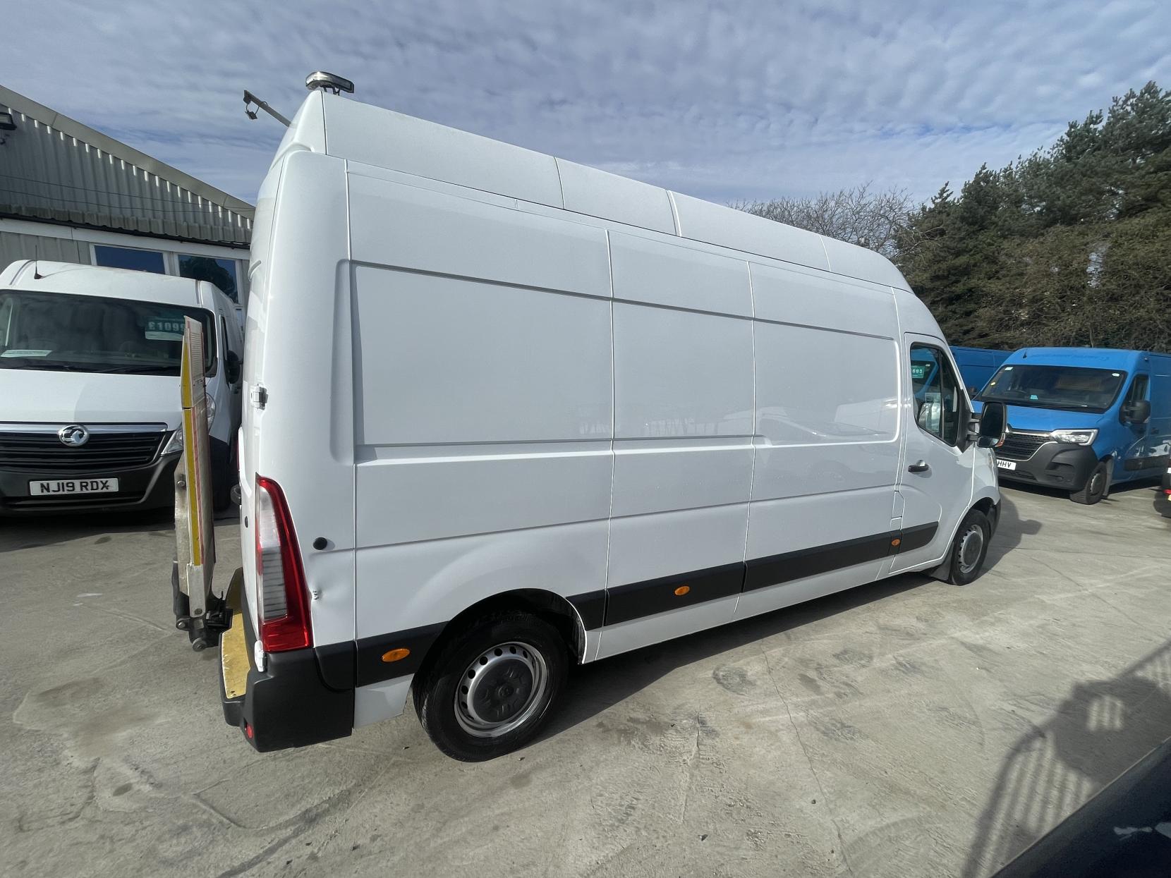 Vauxhall Movano 2.3 CDTi 3500 BiTurbo Edition Panel Van 5dr Diesel Manual FWD L3 H3 Euro 6 (135 ps)