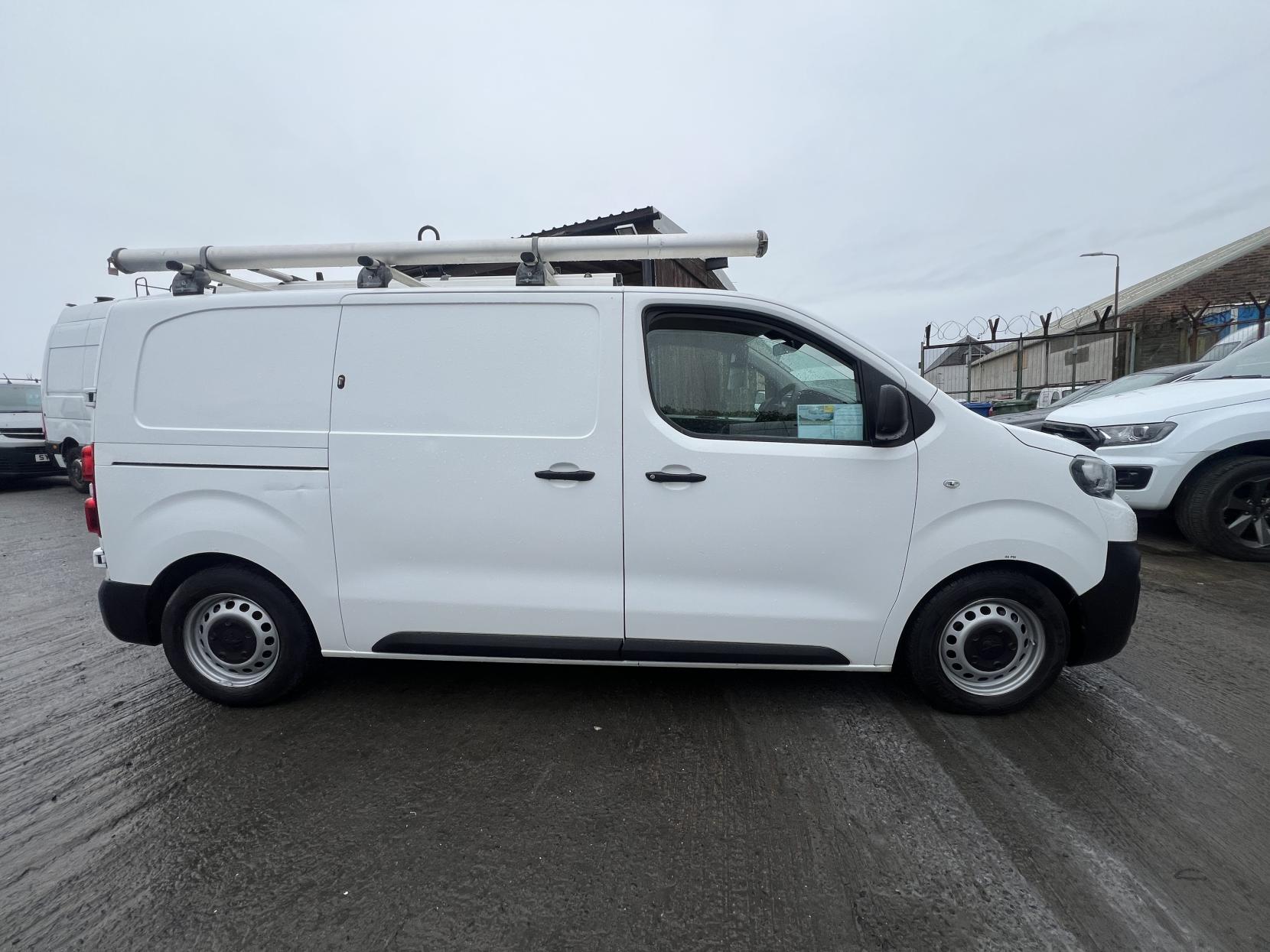 Peugeot Expert 1.6 BlueHDi 1000 Professional Standard Panel Van 6dr Diesel Manual MWB Euro 6 (95 ps)