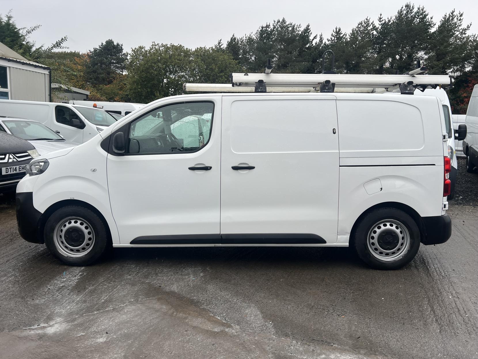 Peugeot Expert 1.6 BlueHDi 1000 Professional Standard Panel Van 6dr Diesel Manual MWB Euro 6 (95 ps)