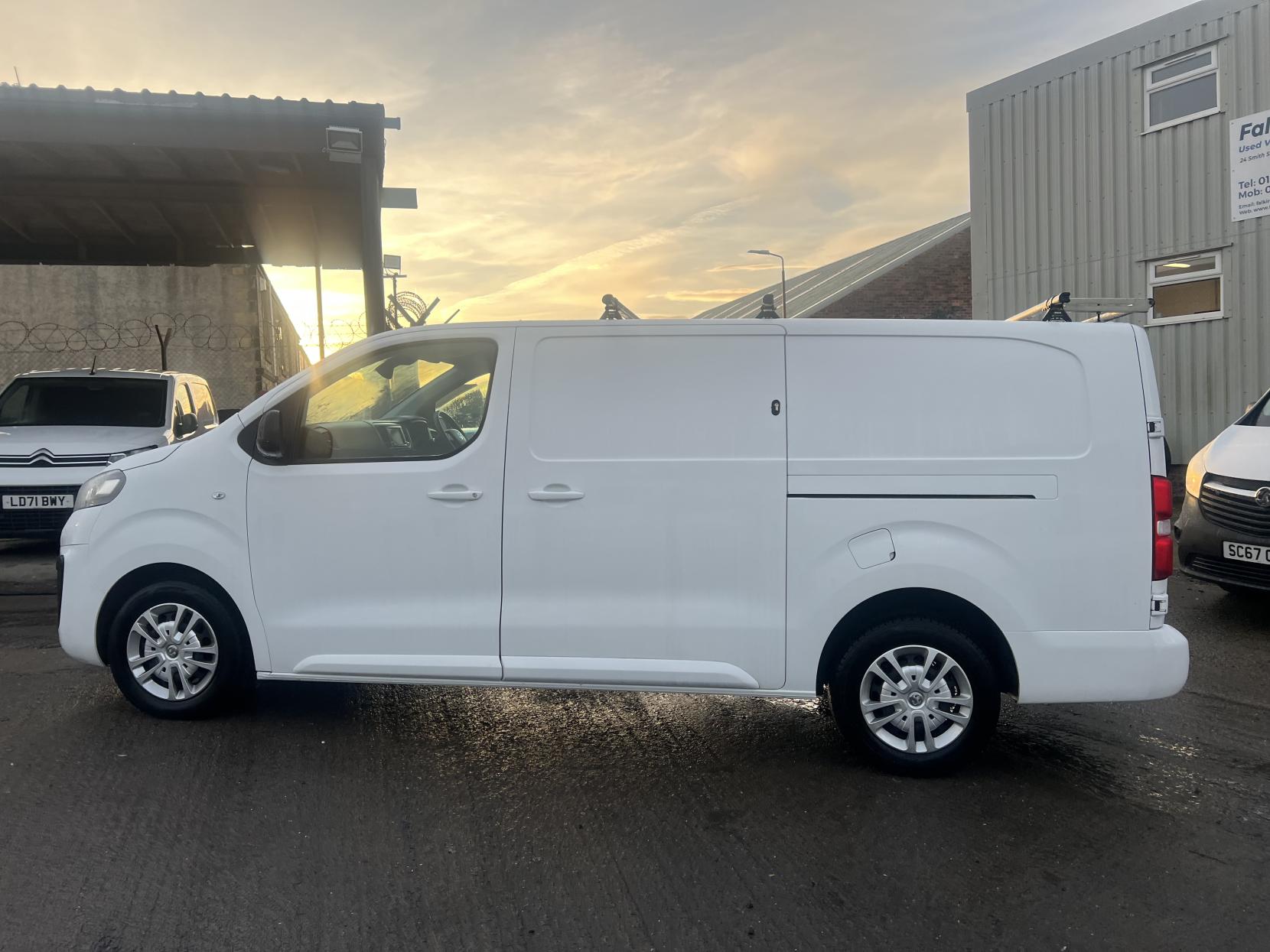 Vauxhall Vivaro 1.5 Turbo D 2900 Sportive Panel Van 6dr Diesel Manual L2 H1 Euro 6 (s/s) (100 ps)