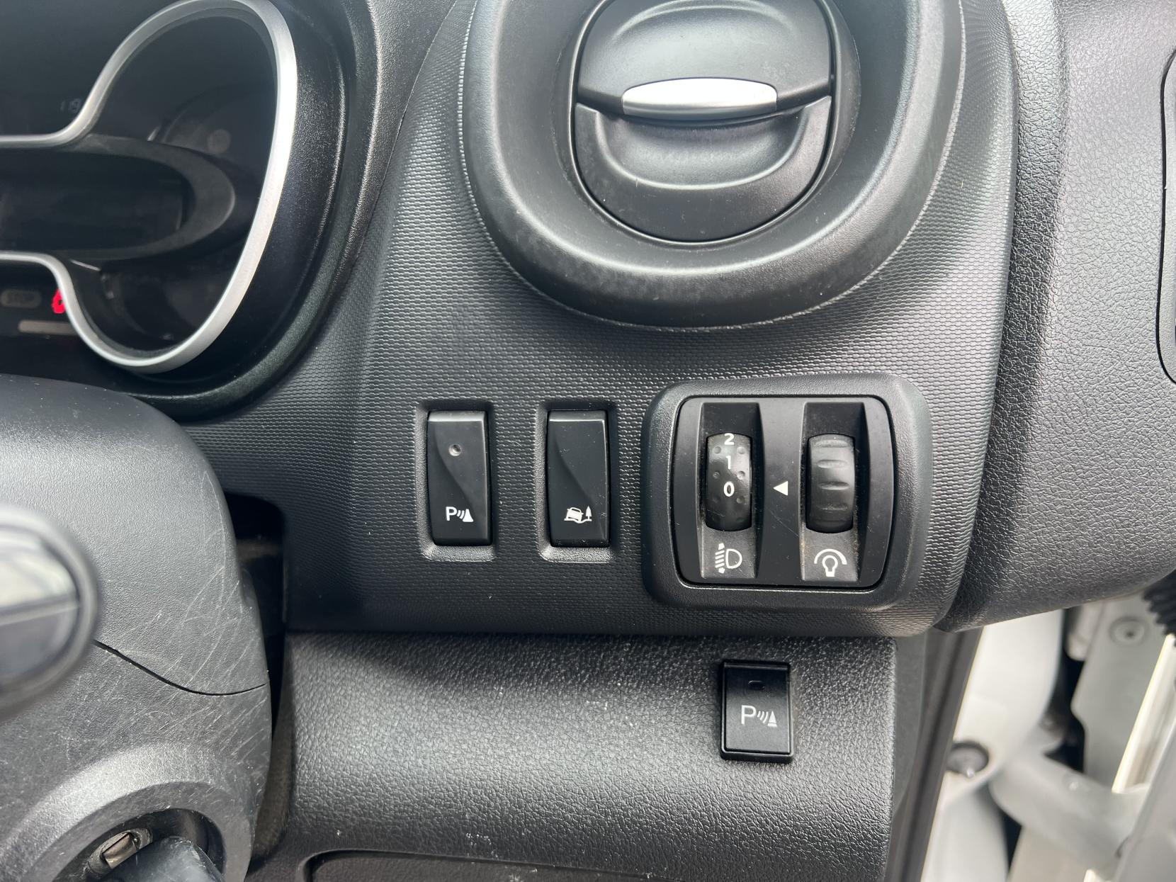 Renault Trafic 2.0 dCi ENERGY 30 Business Panel Van 5dr Diesel Manual SWB Standard Roof Euro 6 (s/s) (120 ps)