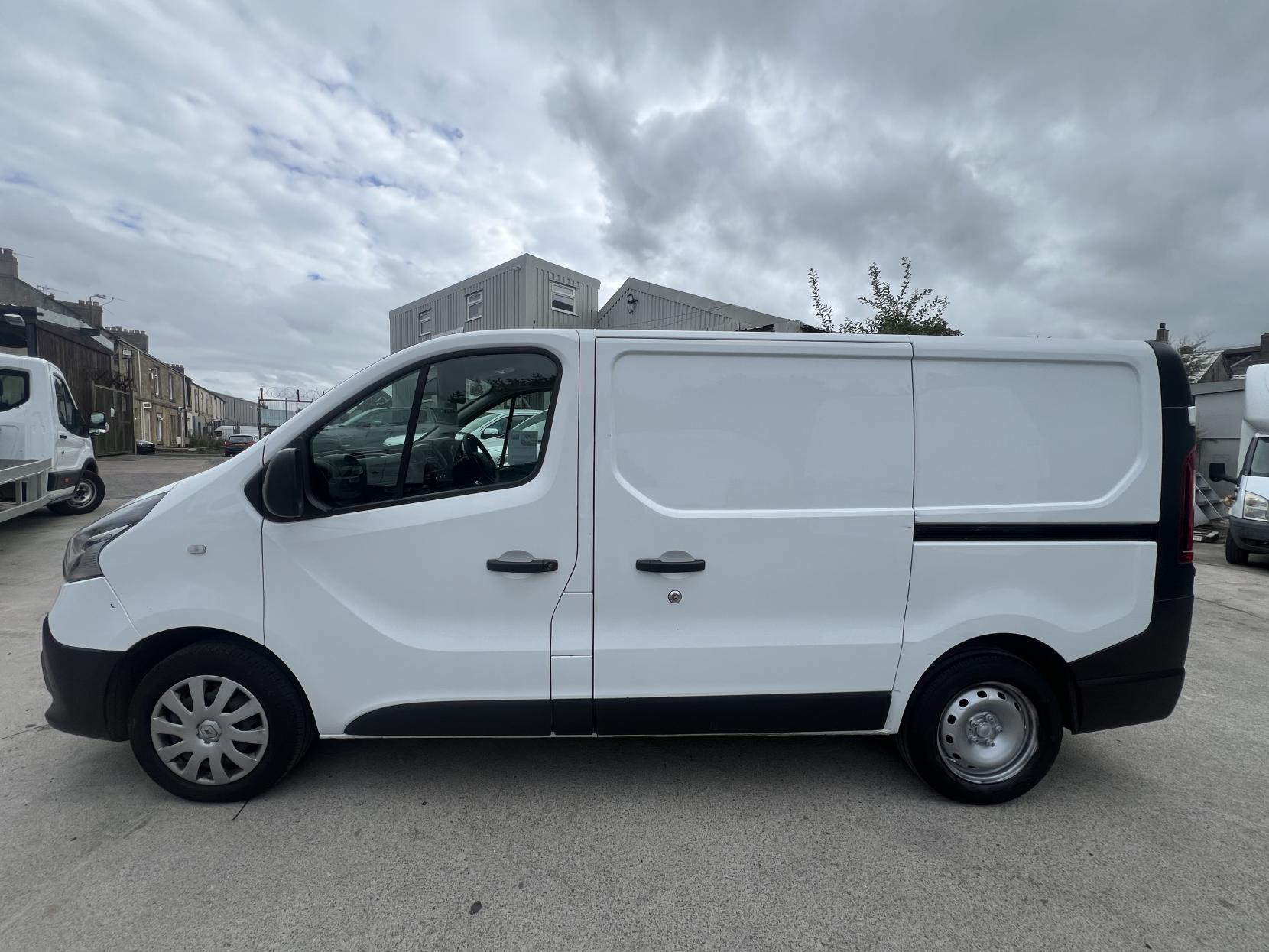 Renault Trafic 2.0 dCi ENERGY 30 Business Panel Van 5dr Diesel Manual SWB Standard Roof Euro 6 (s/s) (120 ps)