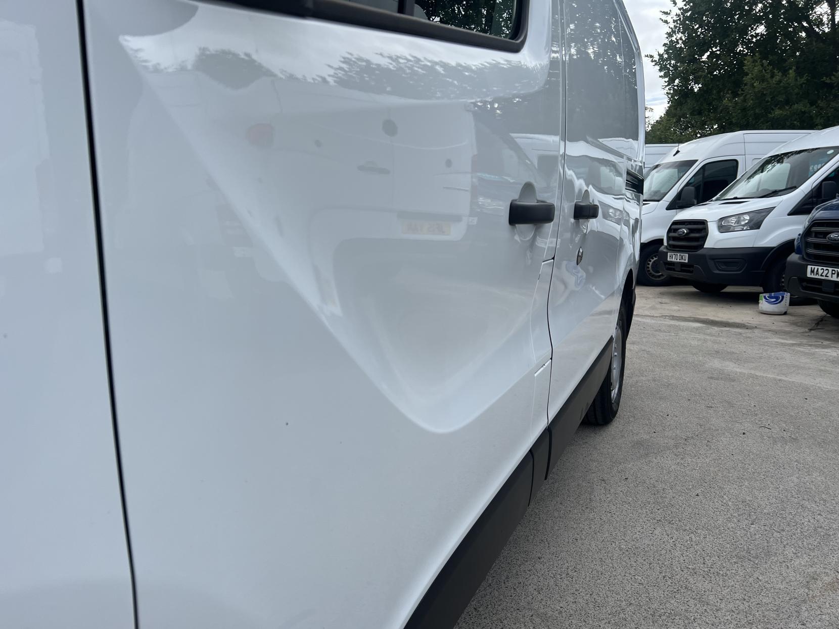 Renault Trafic 2.0 dCi ENERGY 30 Business Panel Van 5dr Diesel Manual SWB Standard Roof Euro 6 (s/s) (120 ps)