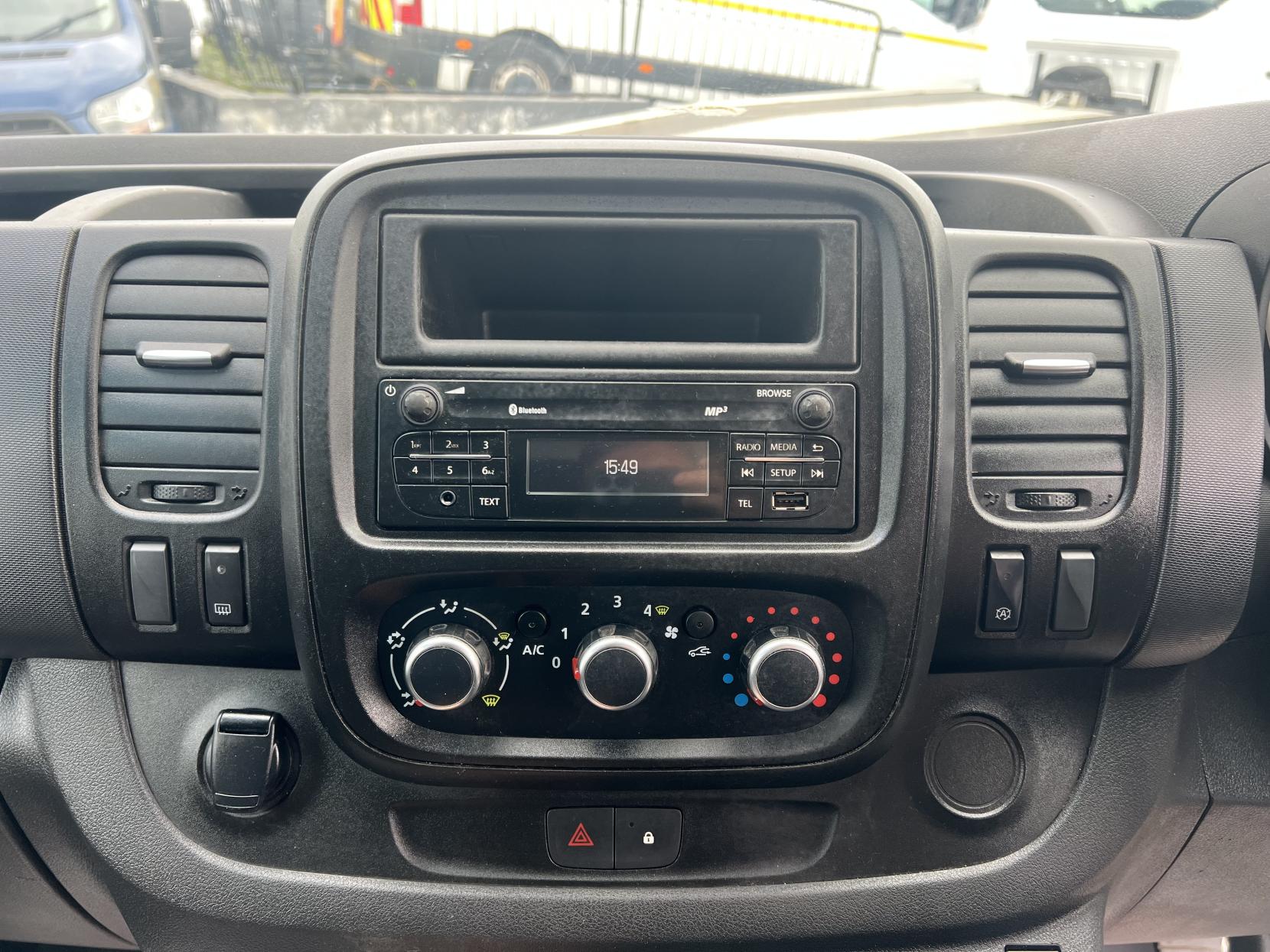 Renault Trafic 2.0 dCi ENERGY 30 Business Panel Van 5dr Diesel Manual SWB Standard Roof Euro 6 (s/s) (120 ps)
