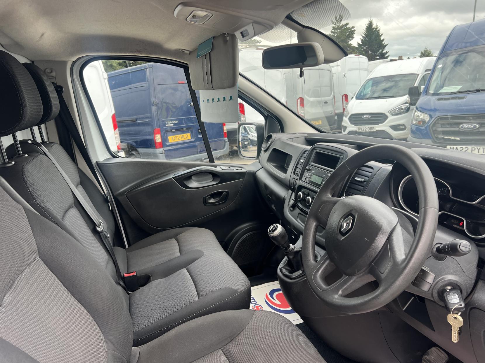 Renault Trafic 2.0 dCi ENERGY 30 Business Panel Van 5dr Diesel Manual SWB Standard Roof Euro 6 (s/s) (120 ps)