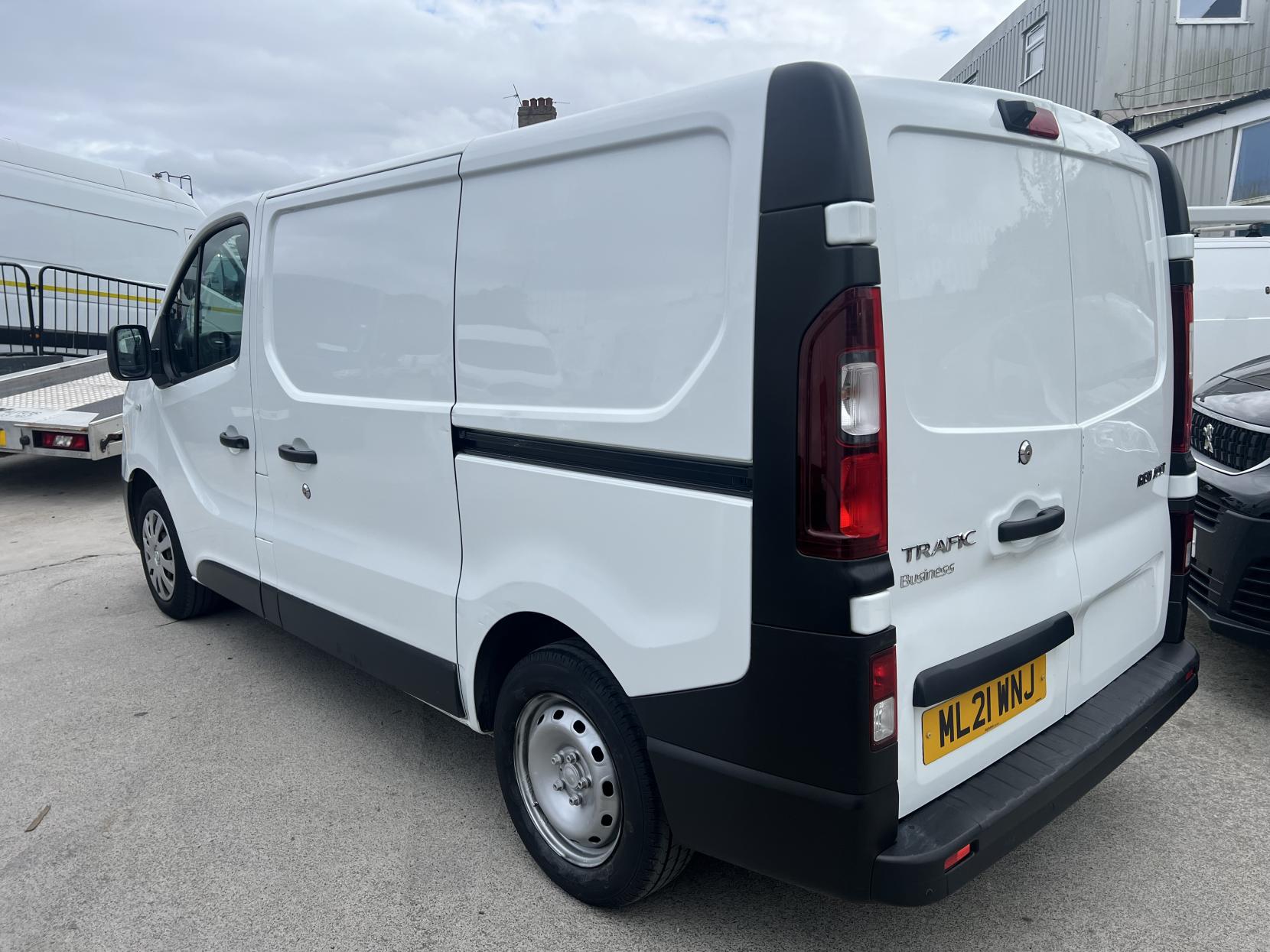 Renault Trafic 2.0 dCi ENERGY 30 Business Panel Van 5dr Diesel Manual SWB Standard Roof Euro 6 (s/s) (120 ps)