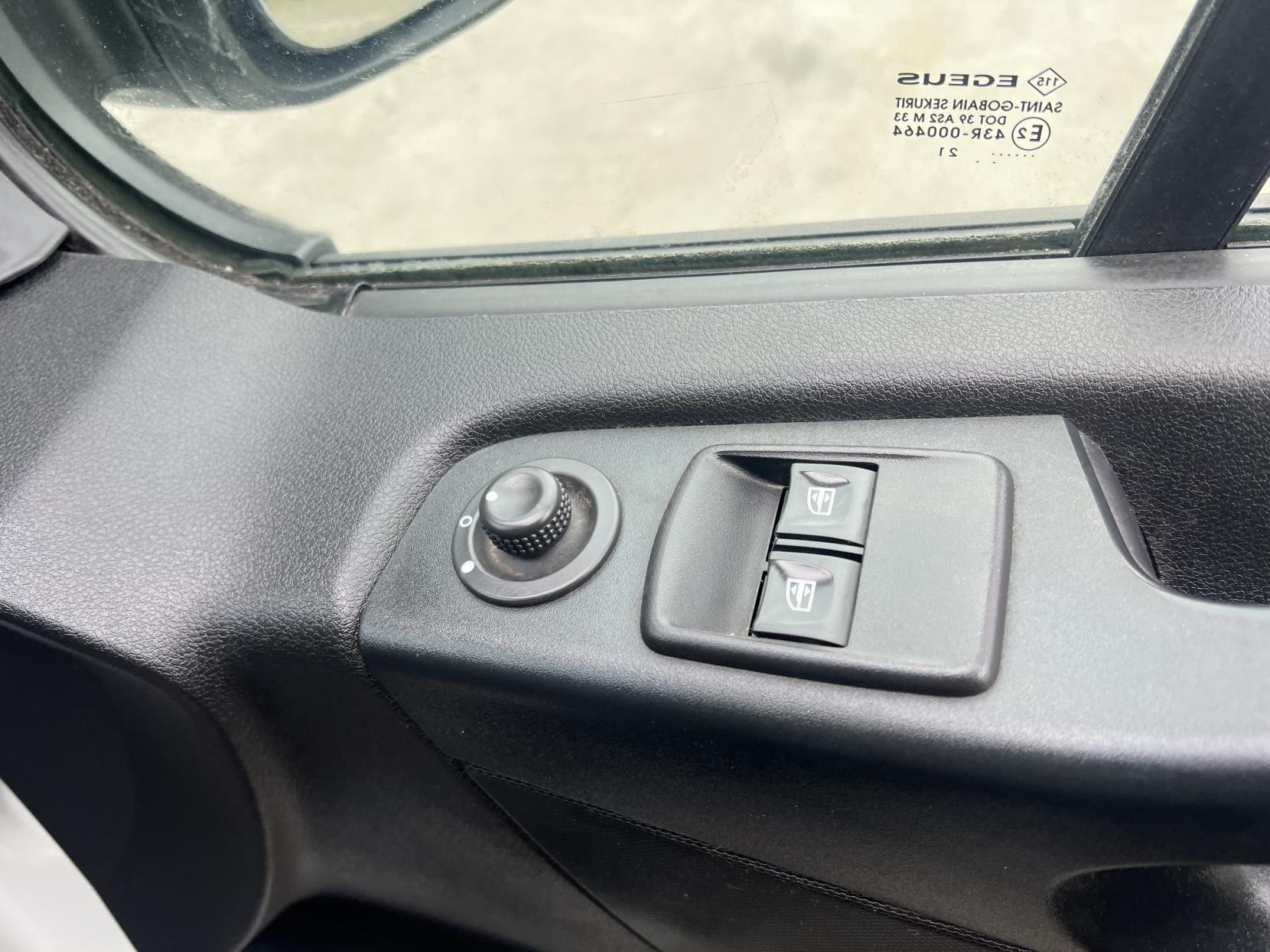 Renault Trafic 2.0 dCi ENERGY 30 Business Panel Van 5dr Diesel Manual SWB Standard Roof Euro 6 (s/s) (120 ps)