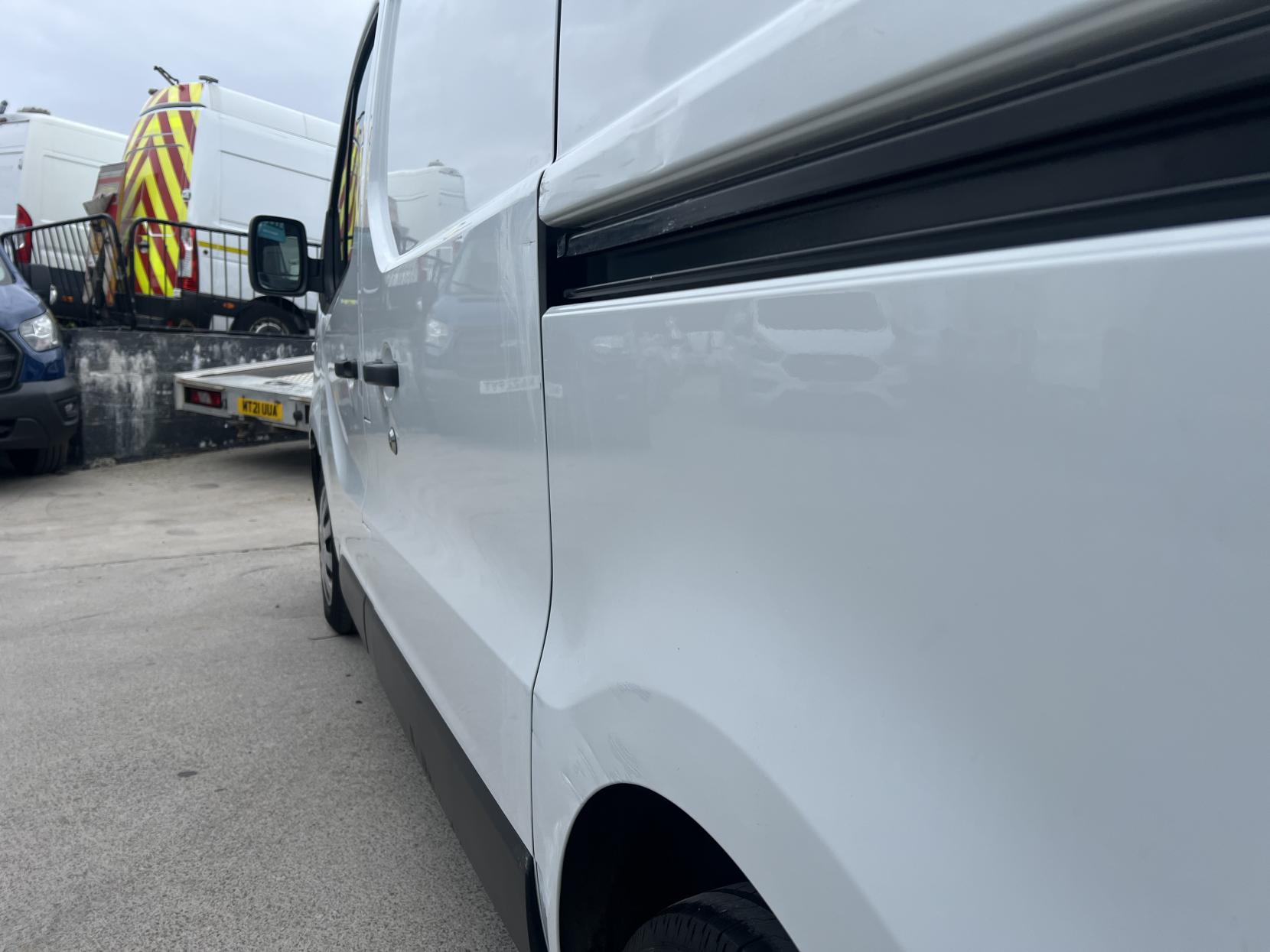 Renault Trafic 2.0 dCi ENERGY 30 Business Panel Van 5dr Diesel Manual SWB Standard Roof Euro 6 (s/s) (120 ps)