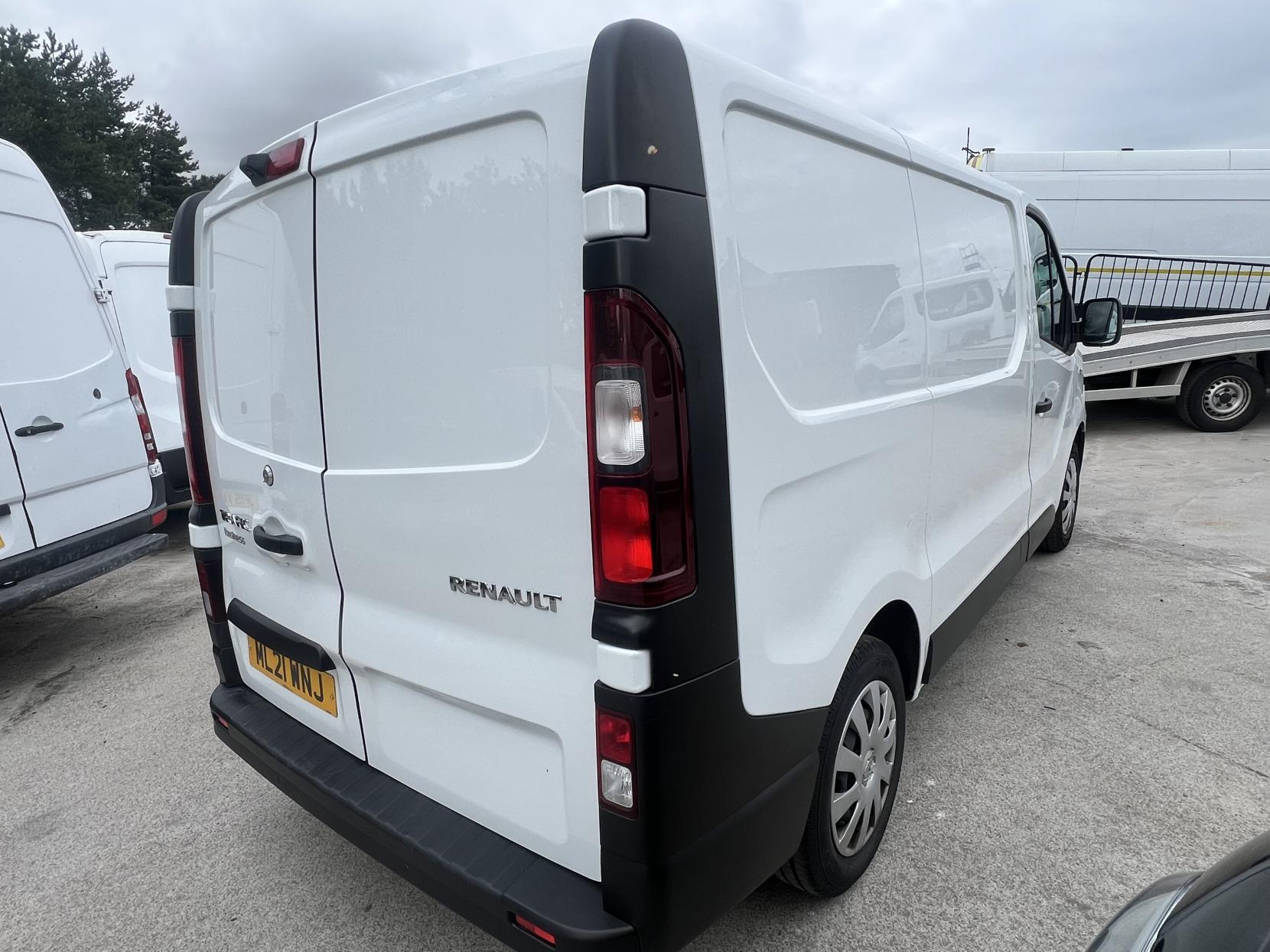 Renault Trafic 2.0 dCi ENERGY 30 Business Panel Van 5dr Diesel Manual SWB Standard Roof Euro 6 (s/s) (120 ps)
