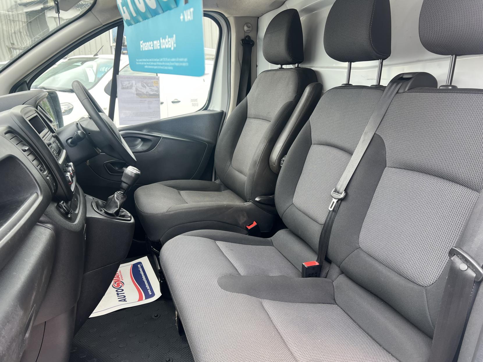 Renault Trafic 2.0 dCi ENERGY 30 Business Panel Van 5dr Diesel Manual SWB Standard Roof Euro 6 (s/s) (120 ps)