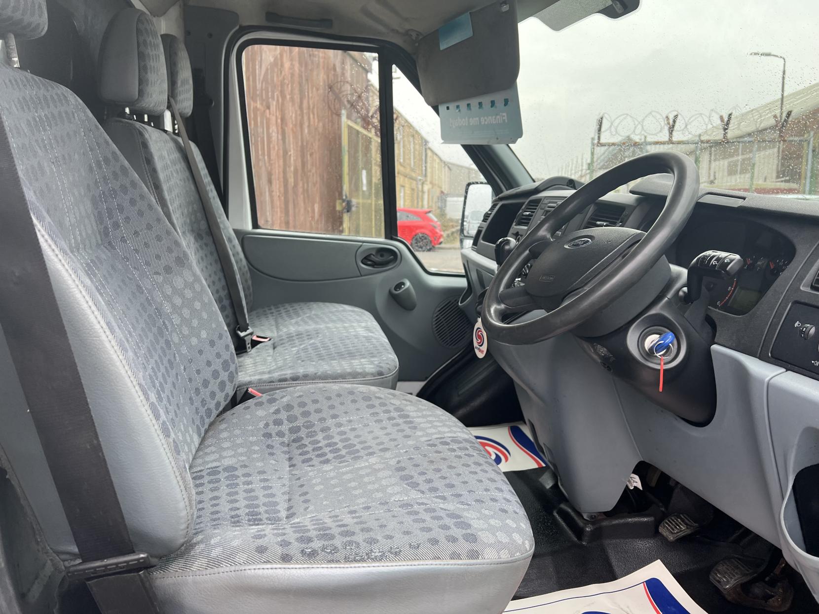 Ford Transit 2.4 TDCi 350 Chassis Cab 2dr Diesel Manual RWD L4 (DRW) (113 bhp)