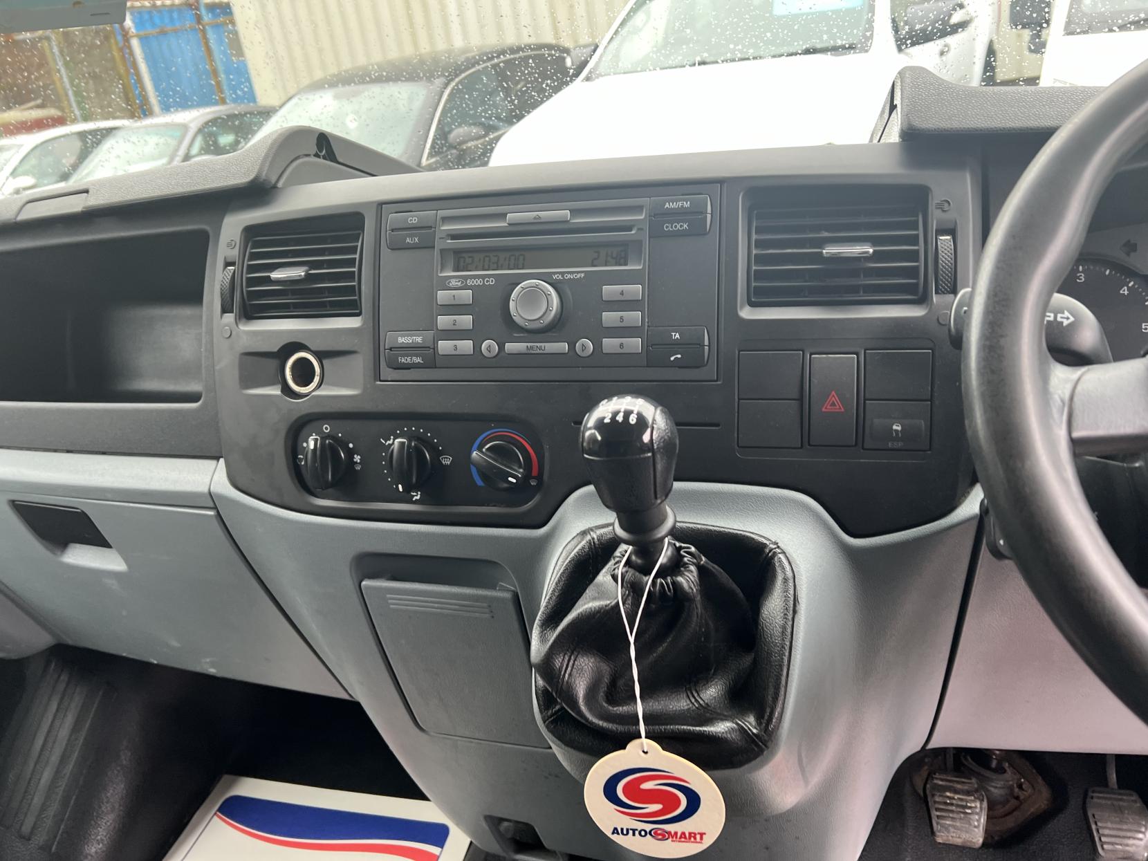 Ford Transit 2.4 TDCi 350 Chassis Cab 2dr Diesel Manual RWD L4 (DRW) (113 bhp)