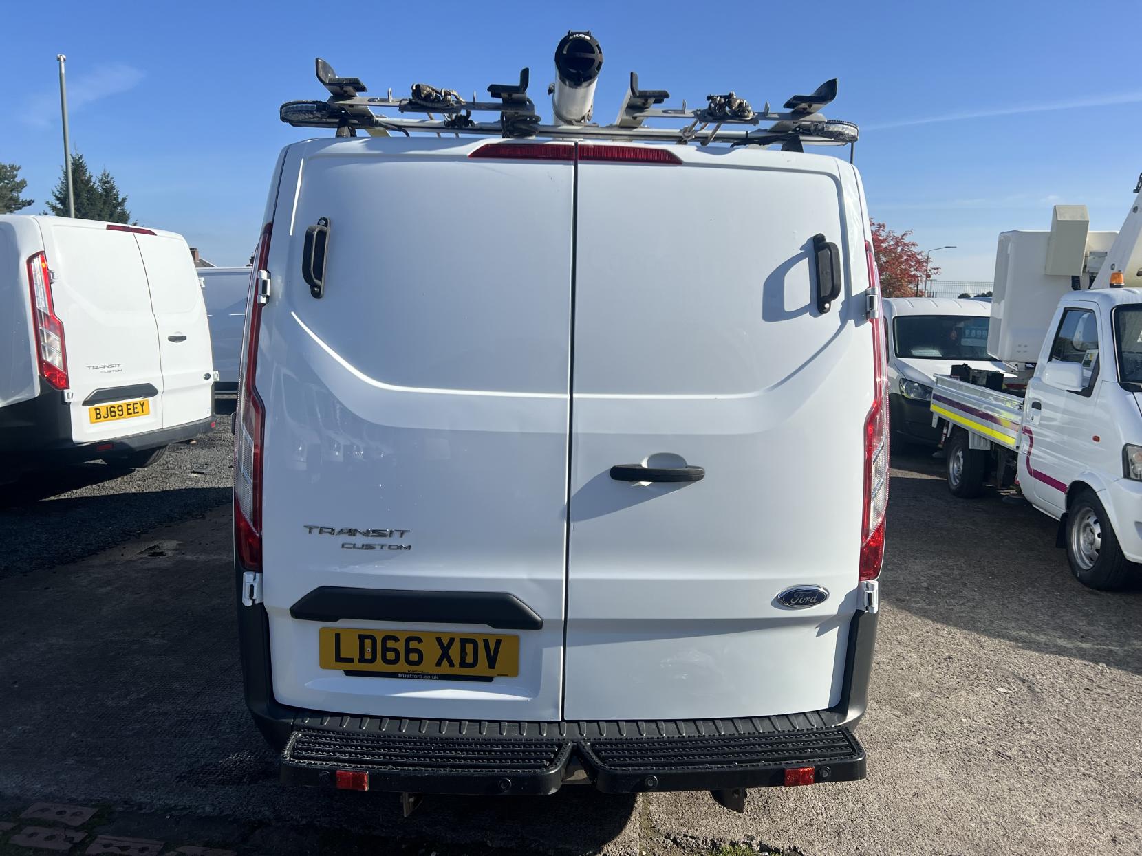 Ford Transit Custom 2.0 TDCi 310 Panel Van 5dr Diesel Manual L1 H1 (163 g/km, 104 bhp)