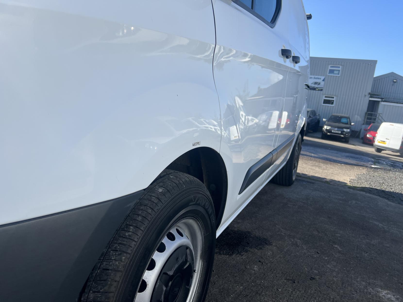 Ford Transit Custom 2.0 TDCi 310 Panel Van 5dr Diesel Manual L1 H1 (163 g/km, 104 bhp)
