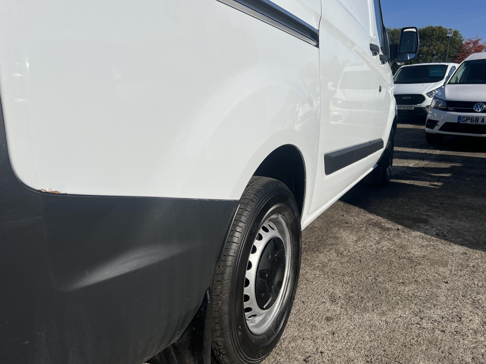 Ford Transit Custom 2.0 TDCi 310 Panel Van 5dr Diesel Manual L1 H1 (163 g/km, 104 bhp)