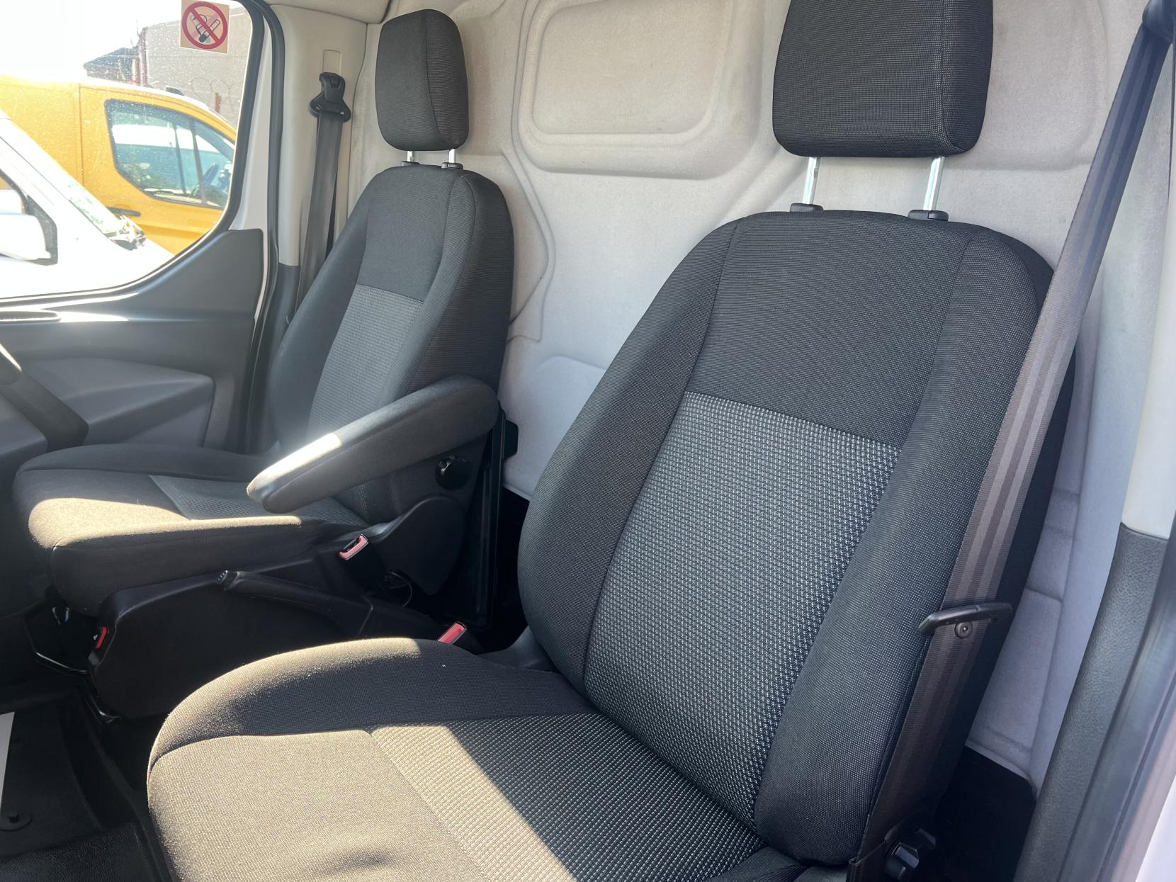 Ford Transit Custom 2.0 TDCi 310 Panel Van 5dr Diesel Manual L1 H1 (163 g/km, 104 bhp)