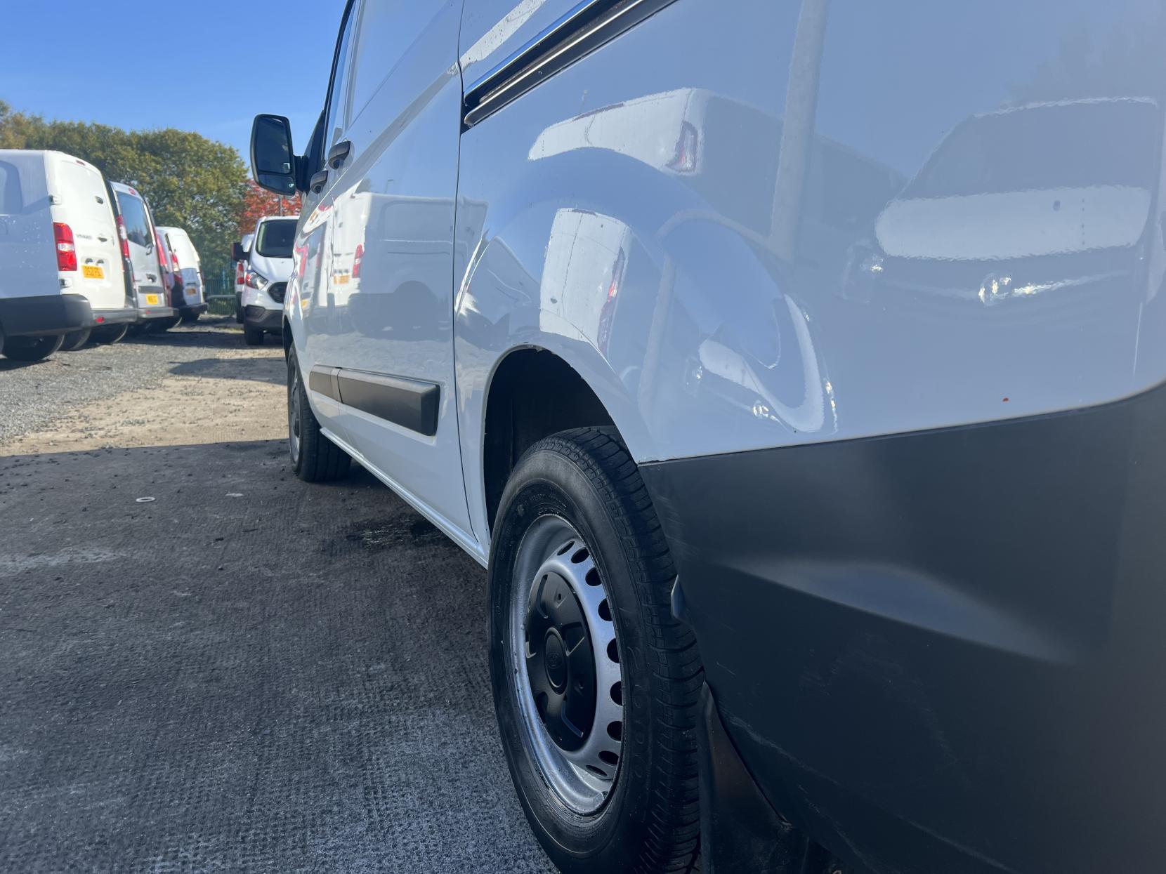 Ford Transit Custom 2.0 TDCi 310 Panel Van 5dr Diesel Manual L1 H1 (163 g/km, 104 bhp)