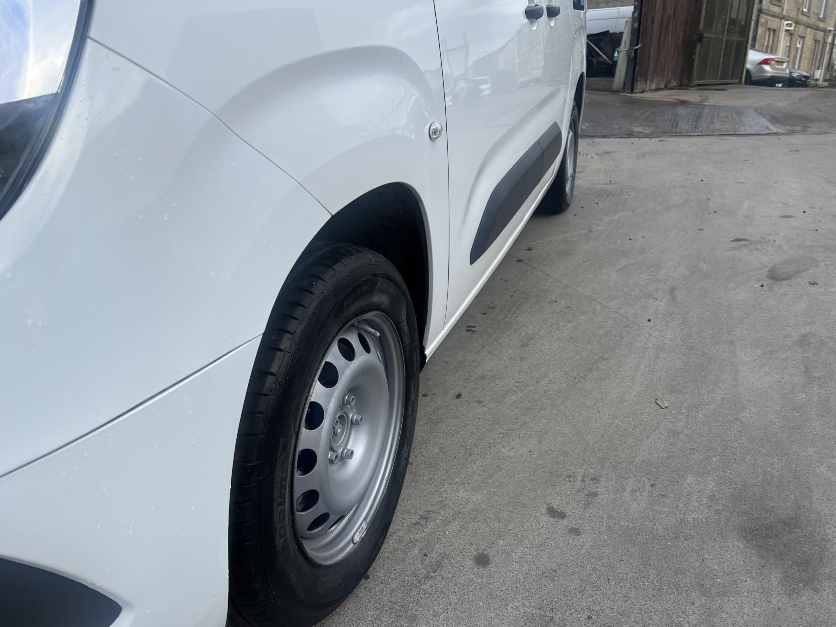 Vauxhall Combo 1.5 Turbo D 2300 Sportive Panel Van 4dr Diesel Manual L2 H1 Euro 6 (100 ps)